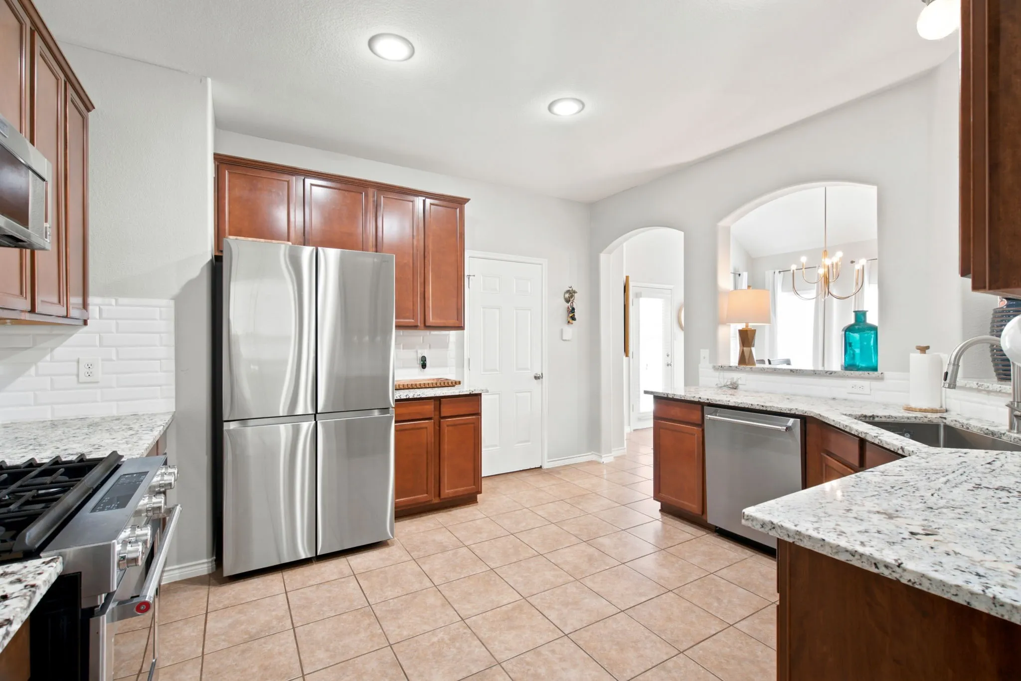 Single Family Residence For Sale in Denton County , 909 Charleston Lane, Savannah, Texas 76227, 3 Bedroom, 3 Bathroom, 2 Garage spaces, 2,141 Sqft, built in 2009, mls#21385063, Real Estate Agent in Savannah, Homes For Sale in Denton county, Homes For Sale in Savannah, Realtor in Savannah Texas, Real Estate Brokerage Independent Realty Texas, Luminita Cordes Realtor
