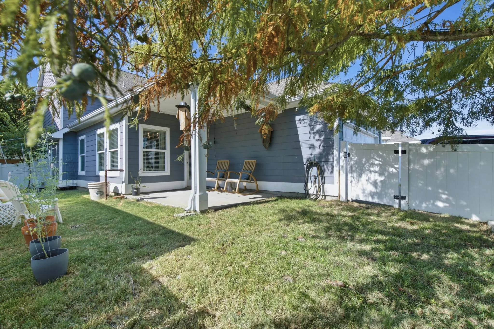 Single Family Residence For Sale in Denton County , 909 Charleston Lane, Savannah, Texas 76227, 3 Bedroom, 3 Bathroom, 2 Garage spaces, 2,141 Sqft, built in 2009, mls#21385063, Real Estate Agent in Savannah, Homes For Sale in Denton county, Homes For Sale in Savannah, Realtor in Savannah Texas, Real Estate Brokerage Independent Realty Texas, Luminita Cordes Realtor
