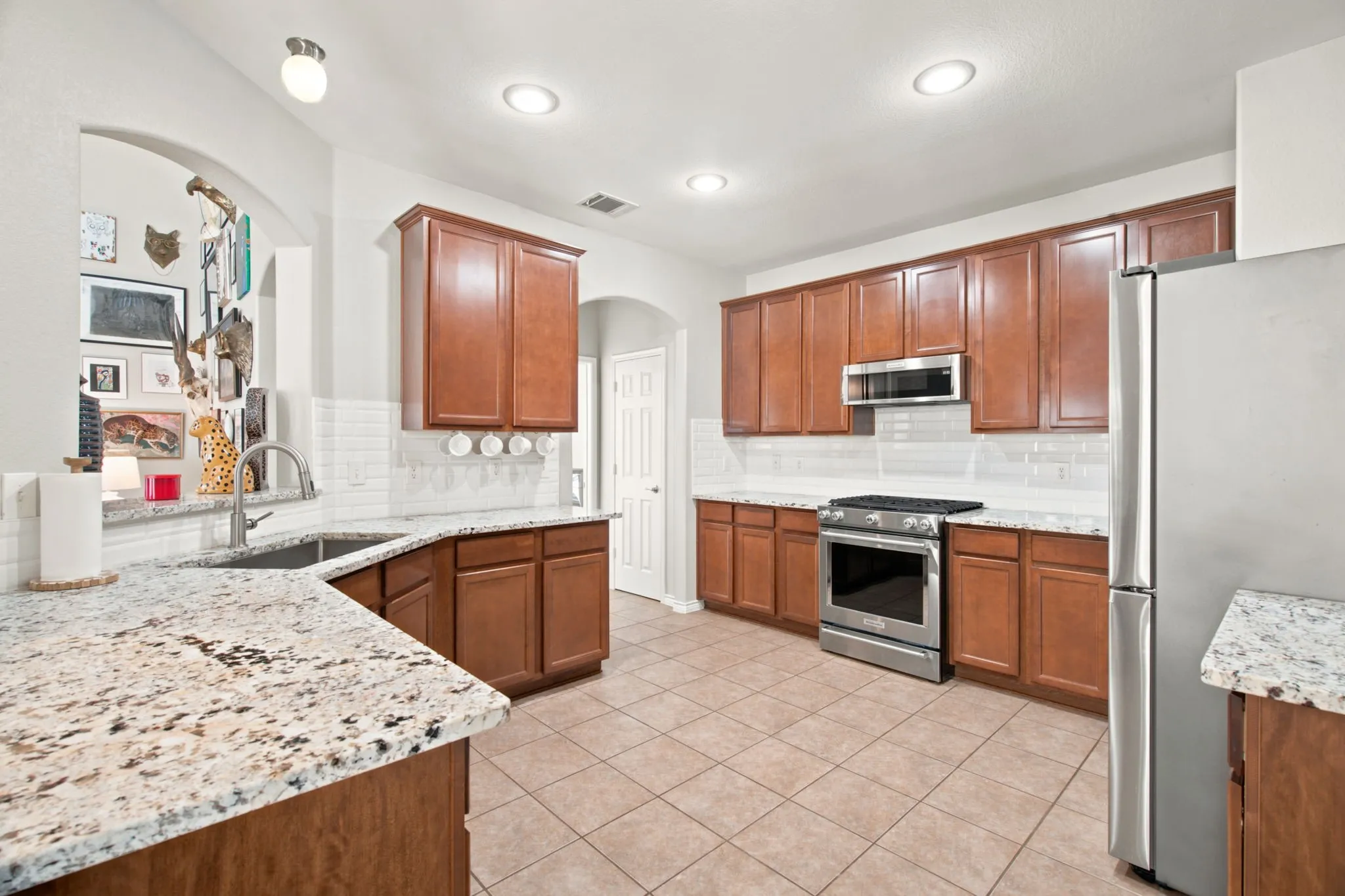 Single Family Residence For Sale in Denton County , 909 Charleston Lane, Savannah, Texas 76227, 3 Bedroom, 3 Bathroom, 2 Garage spaces, 2,141 Sqft, built in 2009, mls#21385063, Real Estate Agent in Savannah, Homes For Sale in Denton county, Homes For Sale in Savannah, Realtor in Savannah Texas, Real Estate Brokerage Independent Realty Texas, Luminita Cordes Realtor