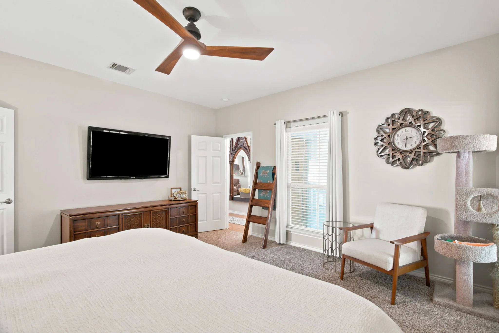 Single Family Residence For Sale in Denton County , 909 Charleston Lane, Savannah, Texas 76227, 3 Bedroom, 3 Bathroom, 2 Garage spaces, 2,141 Sqft, built in 2009, mls#21385063, Real Estate Agent in Savannah, Homes For Sale in Denton county, Homes For Sale in Savannah, Realtor in Savannah Texas, Real Estate Brokerage Independent Realty Texas, Luminita Cordes Realtor