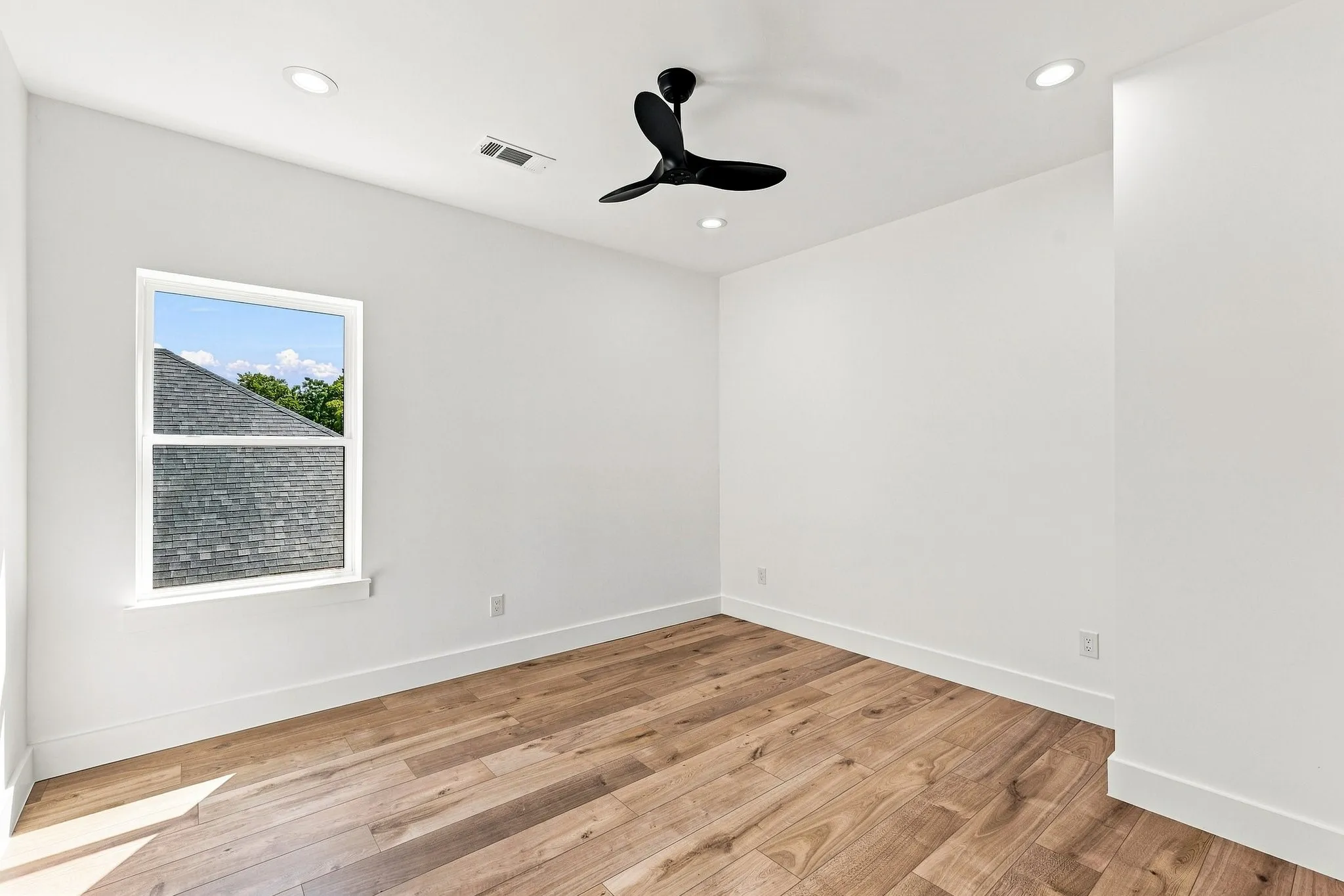 Single Family Residence For Sale in Dallas County , 1954 Nomas Street, Dallas, Texas 75212, 5 Bedroom, 4 Bathroom, 2 Garage spaces, 3,034 Sqft, built in 2026, mls#21363771, Real Estate Agent in Dallas, Homes For Sale in Dallas county, Homes For Sale in Dallas, Realtor in Dallas Texas, Real Estate Brokerage Independent Realty Texas, Luminita Cordes Realtor