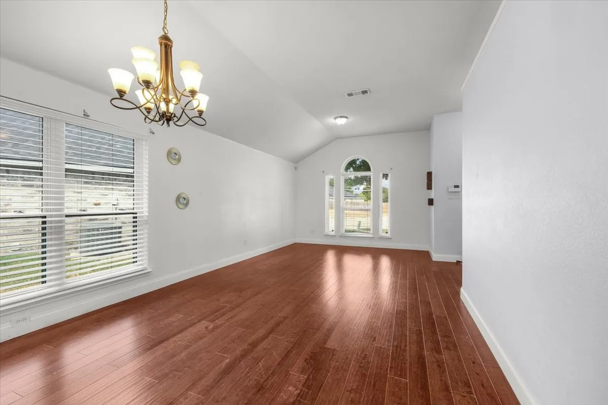 Single Family Residence For Rent in Dallas County , 1139 Baja Drive, Grand Prairie, Texas 75052, 4 Bedroom, 2 Bathroom, 2 Garage spaces, 1,880 Sqft, built in 2003, mls#21379771, Real Estate Agent in Grand Prairie, Homes For Rent in Dallas county, Homes For Rent in Grand Prairie, Realtor in Grand Prairie Texas, Real Estate Brokerage Independent Realty Texas, Luminita Cordes Realtor