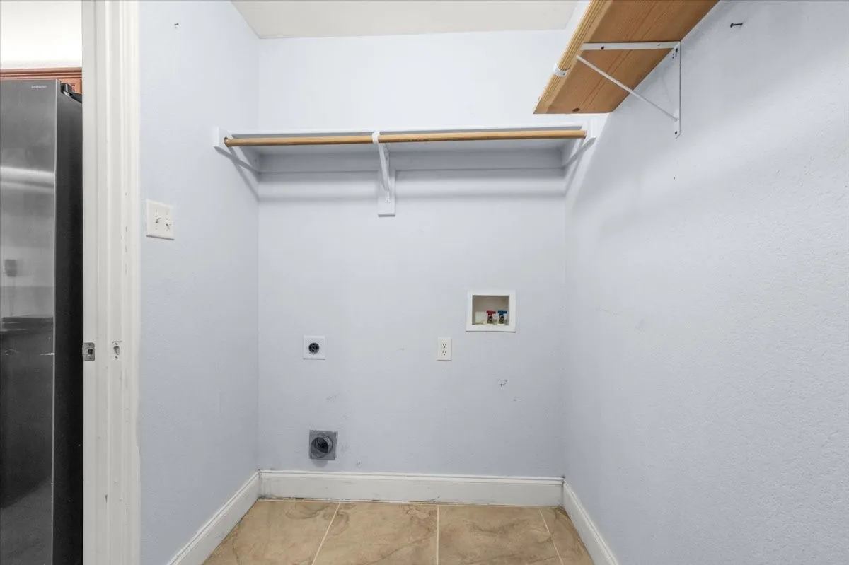 Single Family Residence For Rent in Dallas County , 1139 Baja Drive, Grand Prairie, Texas 75052, 4 Bedroom, 2 Bathroom, 2 Garage spaces, 1,880 Sqft, built in 2003, mls#21379771, Real Estate Agent in Grand Prairie, Homes For Rent in Dallas county, Homes For Rent in Grand Prairie, Realtor in Grand Prairie Texas, Real Estate Brokerage Independent Realty Texas, Luminita Cordes Realtor