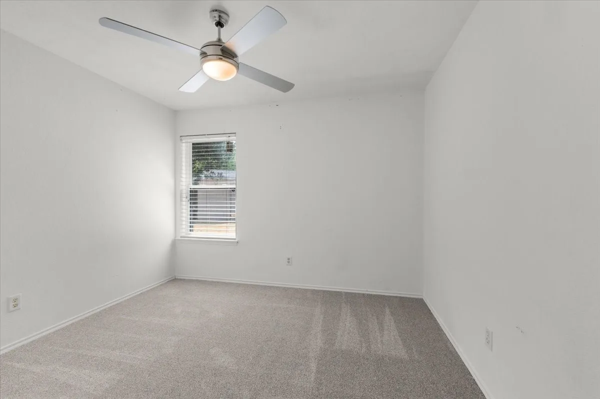 Single Family Residence For Rent in Dallas County , 1139 Baja Drive, Grand Prairie, Texas 75052, 4 Bedroom, 2 Bathroom, 2 Garage spaces, 1,880 Sqft, built in 2003, mls#21379771, Real Estate Agent in Grand Prairie, Homes For Rent in Dallas county, Homes For Rent in Grand Prairie, Realtor in Grand Prairie Texas, Real Estate Brokerage Independent Realty Texas, Luminita Cordes Realtor