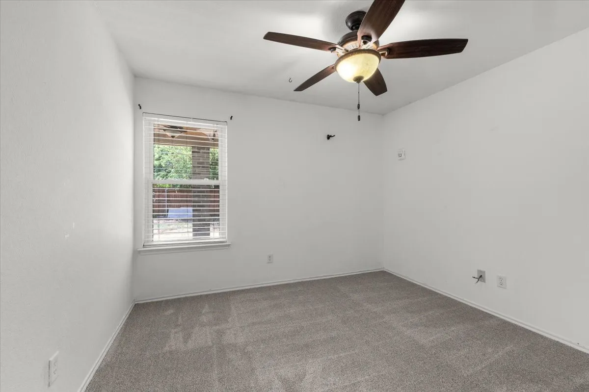 Single Family Residence For Rent in Dallas County , 1139 Baja Drive, Grand Prairie, Texas 75052, 4 Bedroom, 2 Bathroom, 2 Garage spaces, 1,880 Sqft, built in 2003, mls#21379771, Real Estate Agent in Grand Prairie, Homes For Rent in Dallas county, Homes For Rent in Grand Prairie, Realtor in Grand Prairie Texas, Real Estate Brokerage Independent Realty Texas, Luminita Cordes Realtor