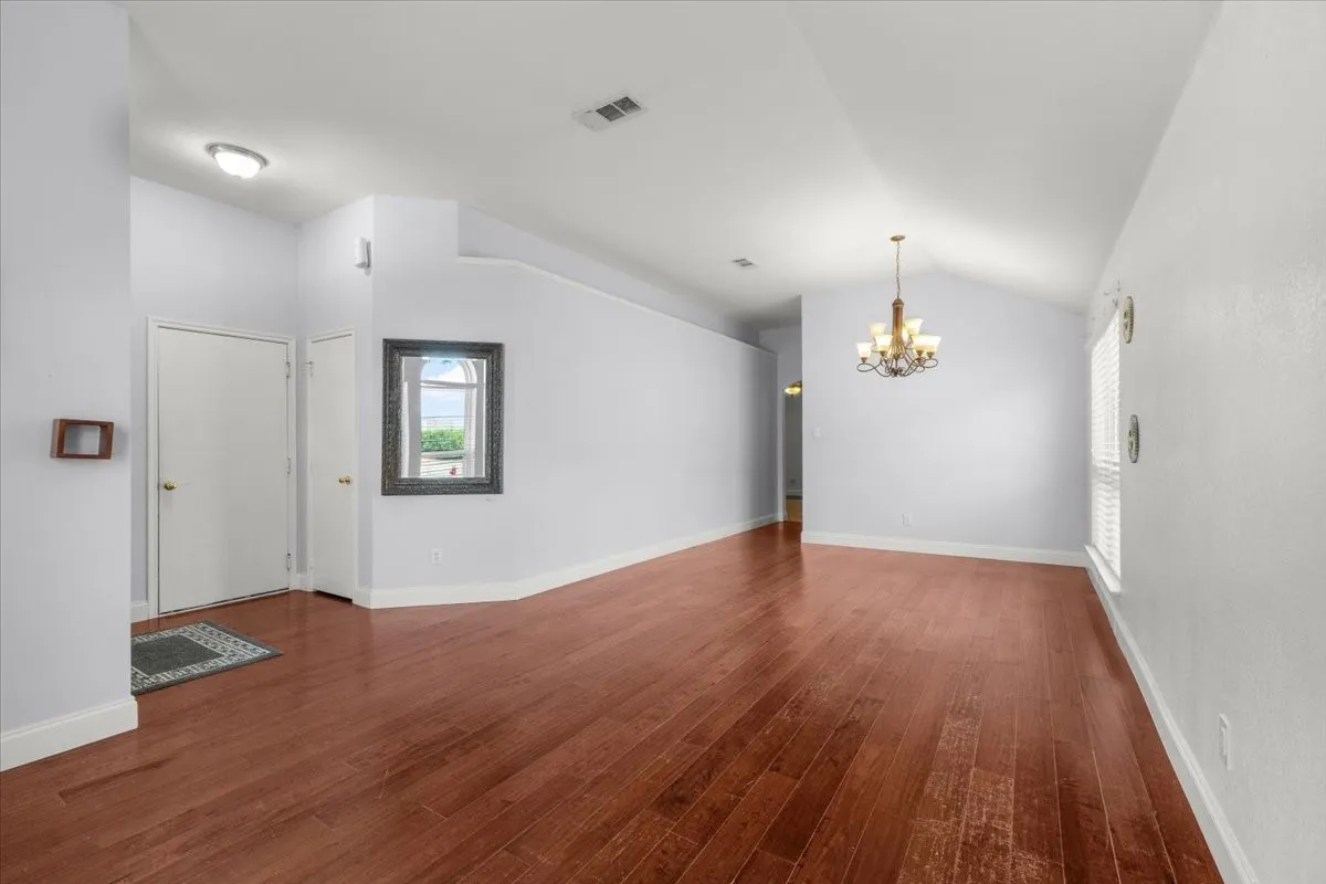 Single Family Residence For Rent in Dallas County , 1139 Baja Drive, Grand Prairie, Texas 75052, 4 Bedroom, 2 Bathroom, 2 Garage spaces, 1,880 Sqft, built in 2003, mls#21379771, Real Estate Agent in Grand Prairie, Homes For Rent in Dallas county, Homes For Rent in Grand Prairie, Realtor in Grand Prairie Texas, Real Estate Brokerage Independent Realty Texas, Luminita Cordes Realtor