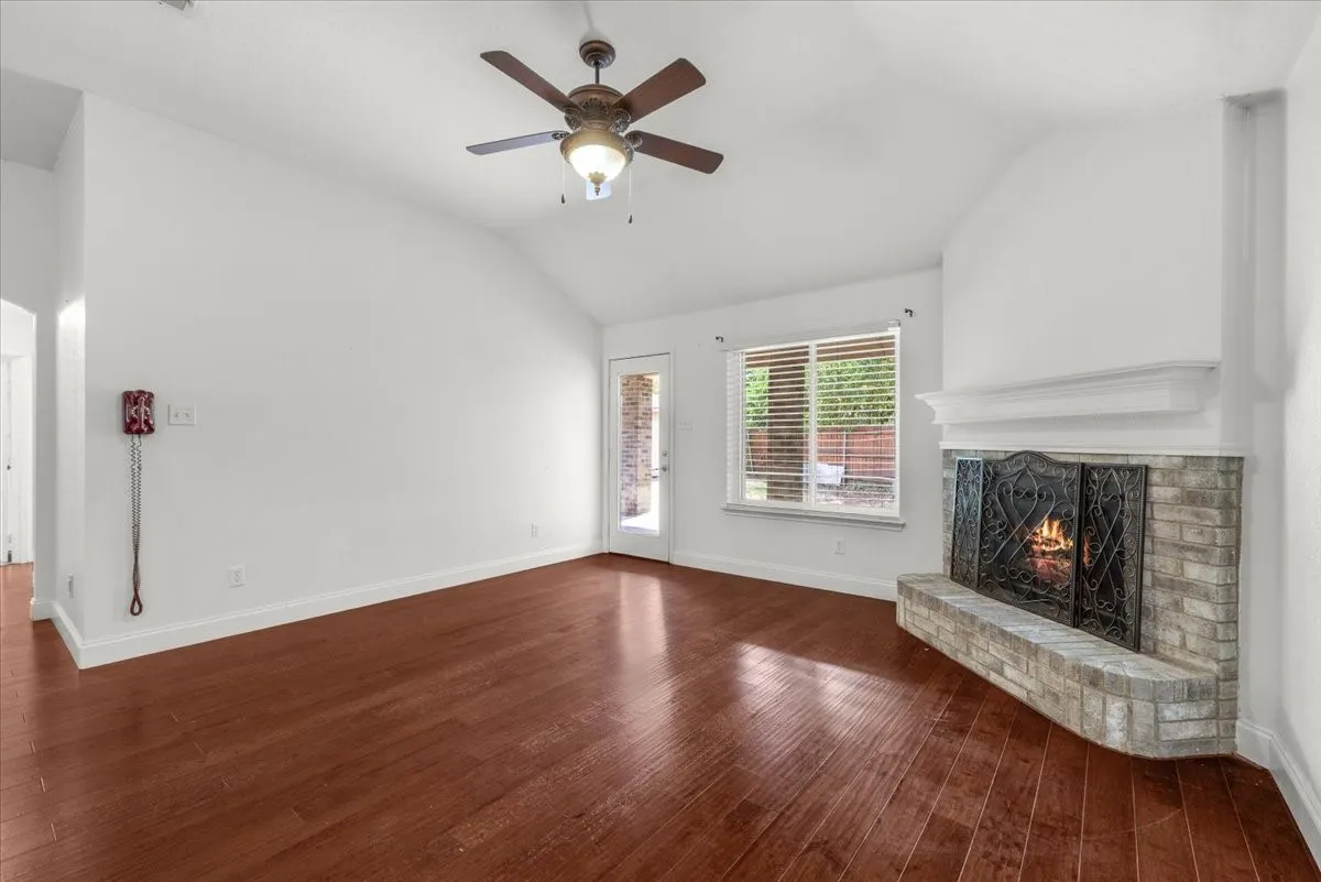 Single Family Residence For Rent in Dallas County , 1139 Baja Drive, Grand Prairie, Texas 75052, 4 Bedroom, 2 Bathroom, 2 Garage spaces, 1,880 Sqft, built in 2003, mls#21379771, Real Estate Agent in Grand Prairie, Homes For Rent in Dallas county, Homes For Rent in Grand Prairie, Realtor in Grand Prairie Texas, Real Estate Brokerage Independent Realty Texas, Luminita Cordes Realtor