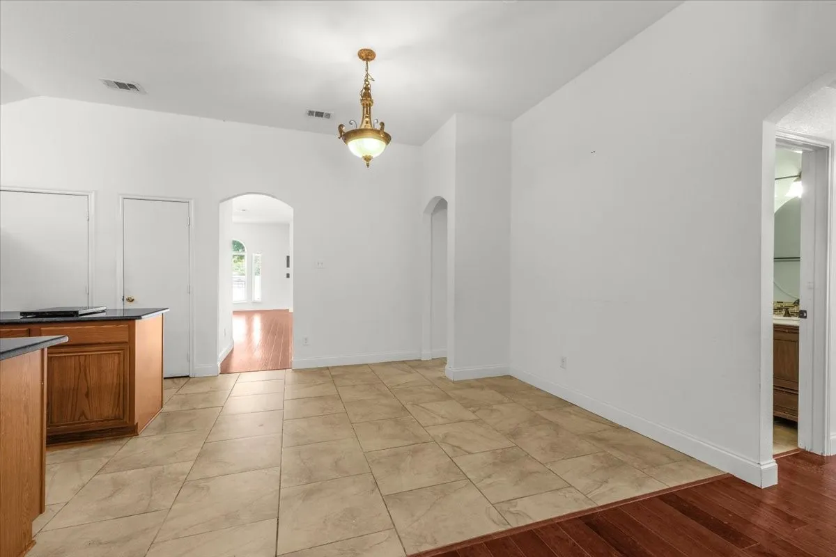 Single Family Residence For Rent in Dallas County , 1139 Baja Drive, Grand Prairie, Texas 75052, 4 Bedroom, 2 Bathroom, 2 Garage spaces, 1,880 Sqft, built in 2003, mls#21379771, Real Estate Agent in Grand Prairie, Homes For Rent in Dallas county, Homes For Rent in Grand Prairie, Realtor in Grand Prairie Texas, Real Estate Brokerage Independent Realty Texas, Luminita Cordes Realtor