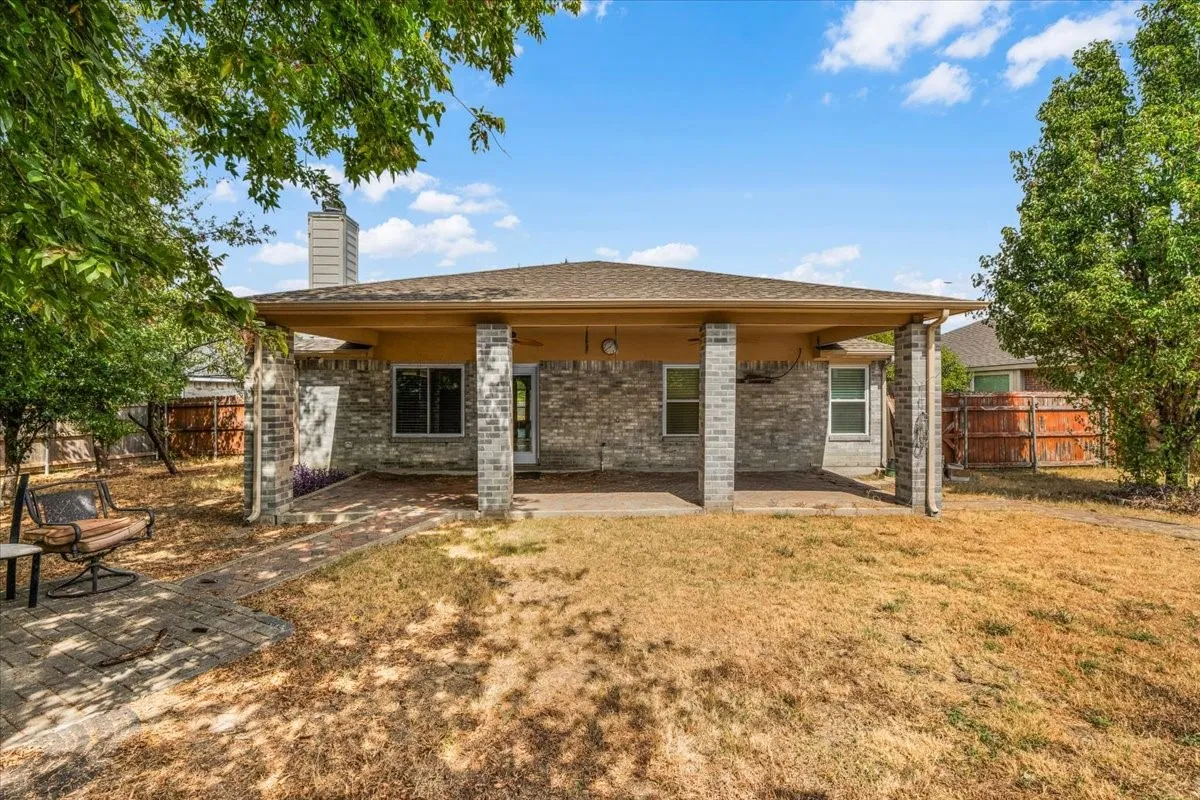 Single Family Residence For Rent in Dallas County , 1139 Baja Drive, Grand Prairie, Texas 75052, 4 Bedroom, 2 Bathroom, 2 Garage spaces, 1,880 Sqft, built in 2003, mls#21379771, Real Estate Agent in Grand Prairie, Homes For Rent in Dallas county, Homes For Rent in Grand Prairie, Realtor in Grand Prairie Texas, Real Estate Brokerage Independent Realty Texas, Luminita Cordes Realtor