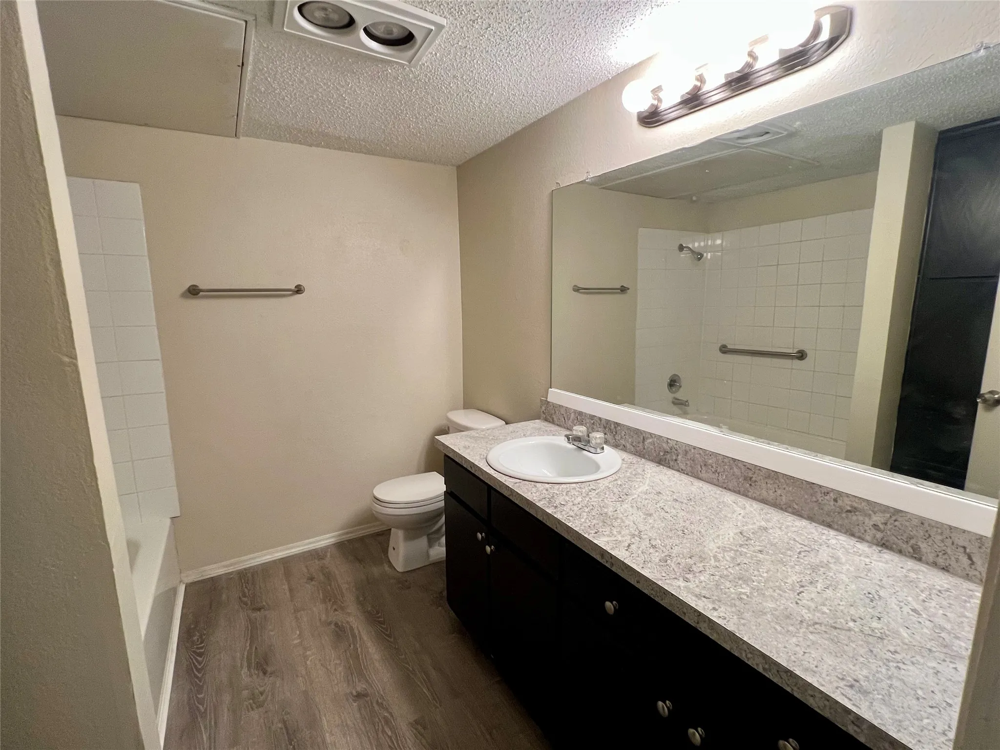 Quadruplex For Rent in Tarrant County , 2019 Paisley Drive A, Arlington, Texas 76015, 2 Bedroom, 2 Bathroom, Garage spaces, 1,095 Sqft, built in 1980, mls#21379692, Real Estate Agent in Arlington, Homes For Rent in Tarrant county, Homes For Rent in Arlington, Realtor in Arlington Texas, Real Estate Brokerage Independent Realty Texas, Luminita Cordes Realtor