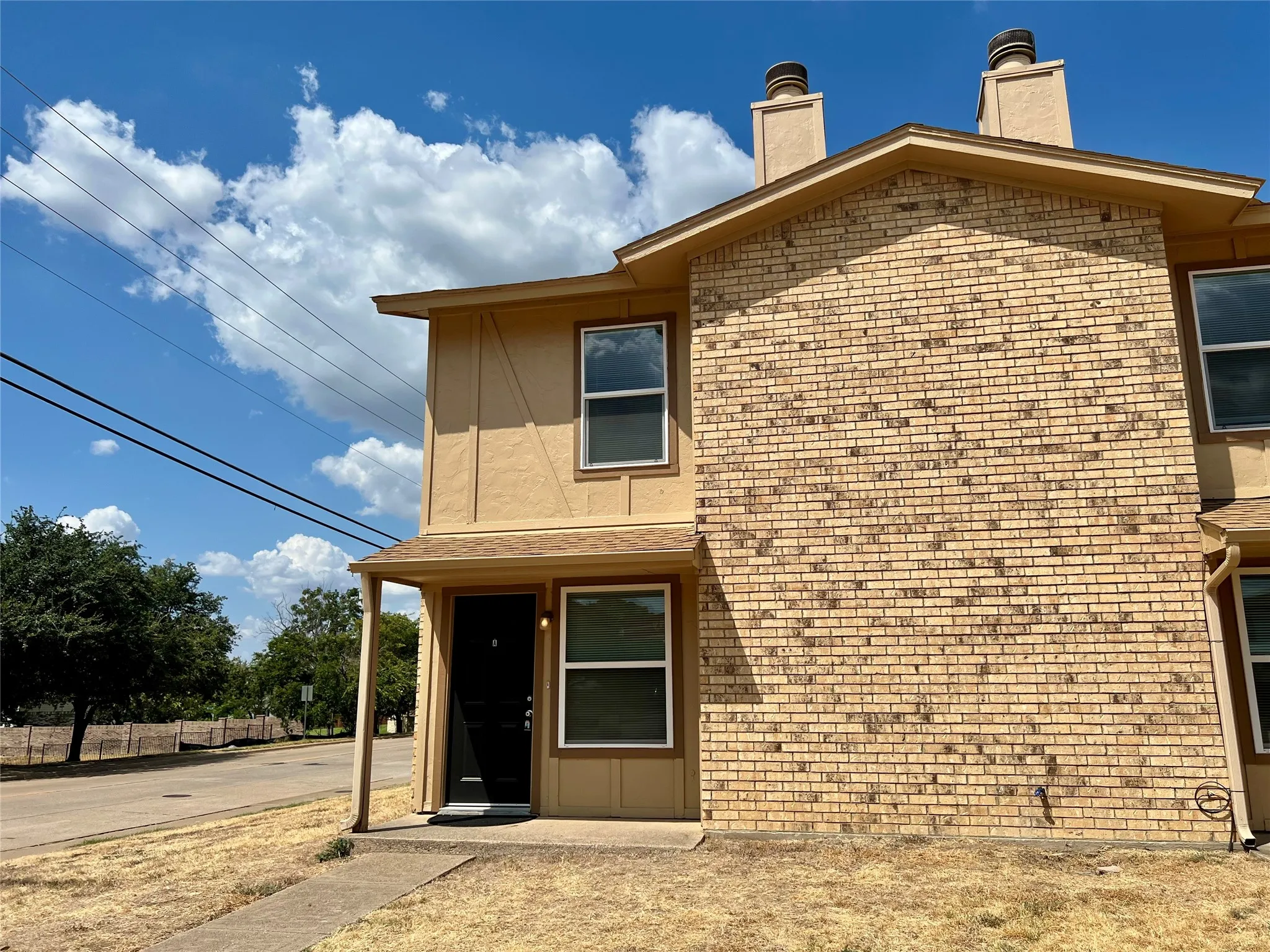 Quadruplex For Rent in Tarrant County , 2019 Paisley Drive A, Arlington, Texas 76015, 2 Bedroom, 2 Bathroom, Garage spaces, 1,095 Sqft, built in 1980, mls#21379692, Real Estate Agent in Arlington, Homes For Rent in Tarrant county, Homes For Rent in Arlington, Realtor in Arlington Texas, Real Estate Brokerage Independent Realty Texas, Luminita Cordes Realtor