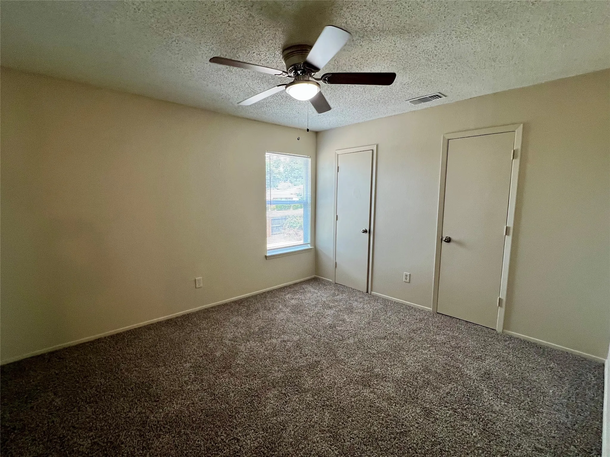 Quadruplex For Rent in Tarrant County , 2019 Paisley Drive A, Arlington, Texas 76015, 2 Bedroom, 2 Bathroom, Garage spaces, 1,095 Sqft, built in 1980, mls#21379692, Real Estate Agent in Arlington, Homes For Rent in Tarrant county, Homes For Rent in Arlington, Realtor in Arlington Texas, Real Estate Brokerage Independent Realty Texas, Luminita Cordes Realtor