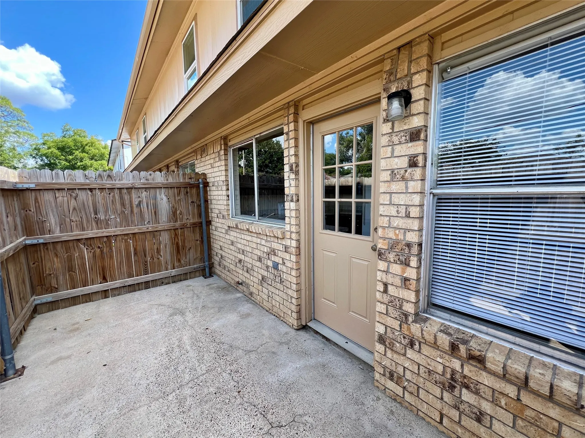 Quadruplex For Rent in Tarrant County , 2019 Paisley Drive A, Arlington, Texas 76015, 2 Bedroom, 2 Bathroom, Garage spaces, 1,095 Sqft, built in 1980, mls#21379692, Real Estate Agent in Arlington, Homes For Rent in Tarrant county, Homes For Rent in Arlington, Realtor in Arlington Texas, Real Estate Brokerage Independent Realty Texas, Luminita Cordes Realtor
