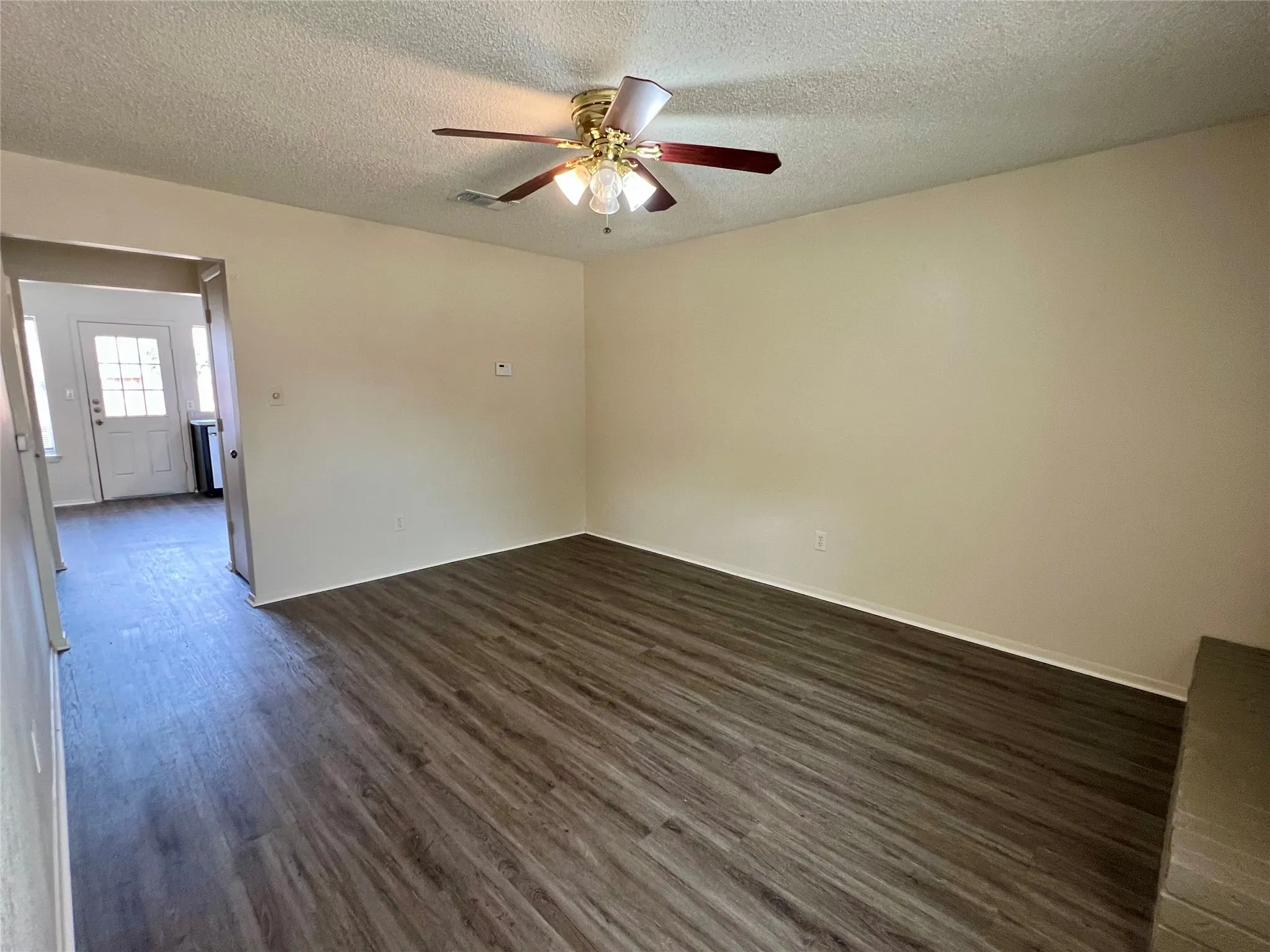 Quadruplex For Rent in Tarrant County , 2019 Paisley Drive A, Arlington, Texas 76015, 2 Bedroom, 2 Bathroom, Garage spaces, 1,095 Sqft, built in 1980, mls#21379692, Real Estate Agent in Arlington, Homes For Rent in Tarrant county, Homes For Rent in Arlington, Realtor in Arlington Texas, Real Estate Brokerage Independent Realty Texas, Luminita Cordes Realtor