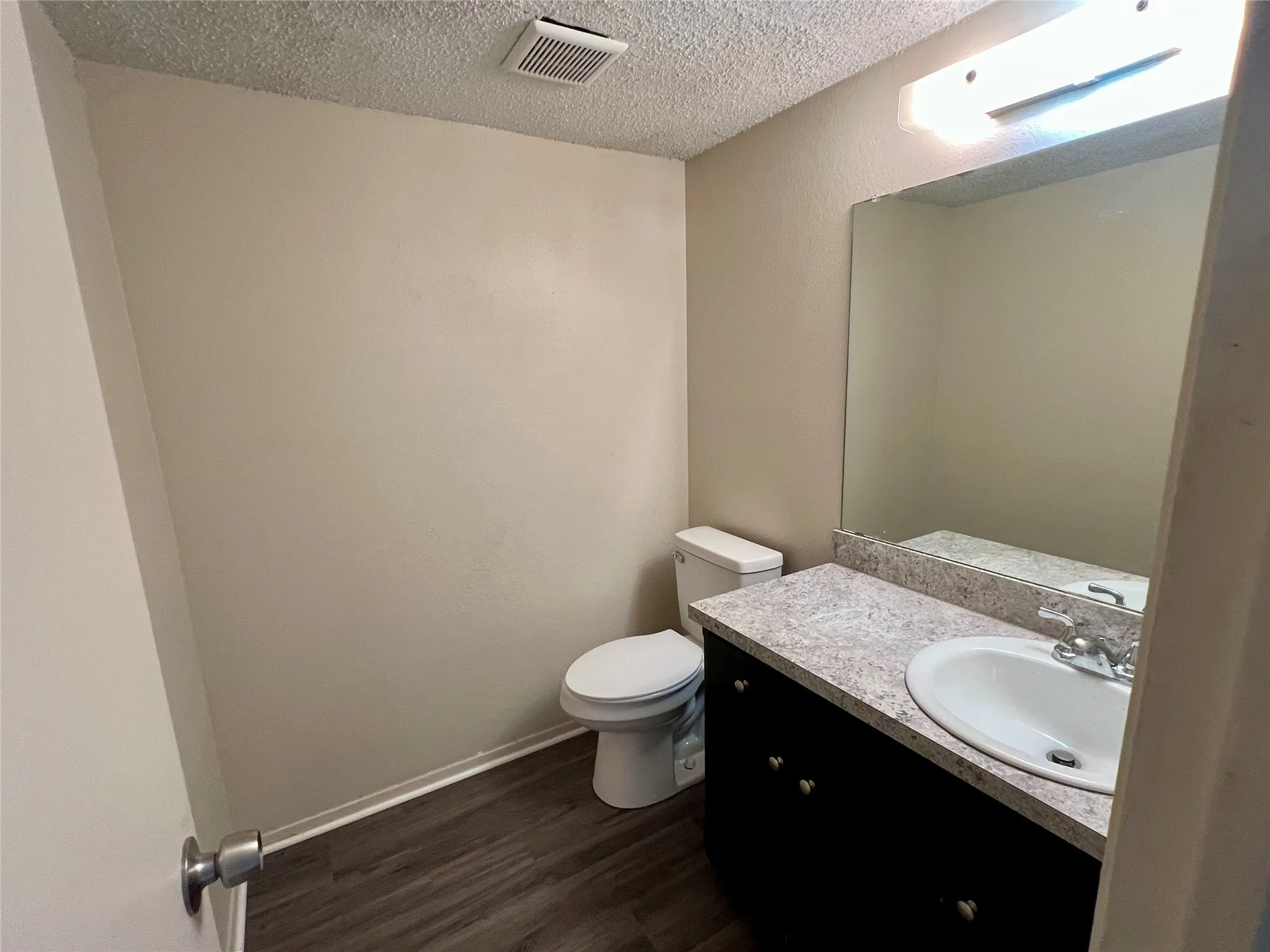 Quadruplex For Rent in Tarrant County , 2019 Paisley Drive A, Arlington, Texas 76015, 2 Bedroom, 2 Bathroom, Garage spaces, 1,095 Sqft, built in 1980, mls#21379692, Real Estate Agent in Arlington, Homes For Rent in Tarrant county, Homes For Rent in Arlington, Realtor in Arlington Texas, Real Estate Brokerage Independent Realty Texas, Luminita Cordes Realtor