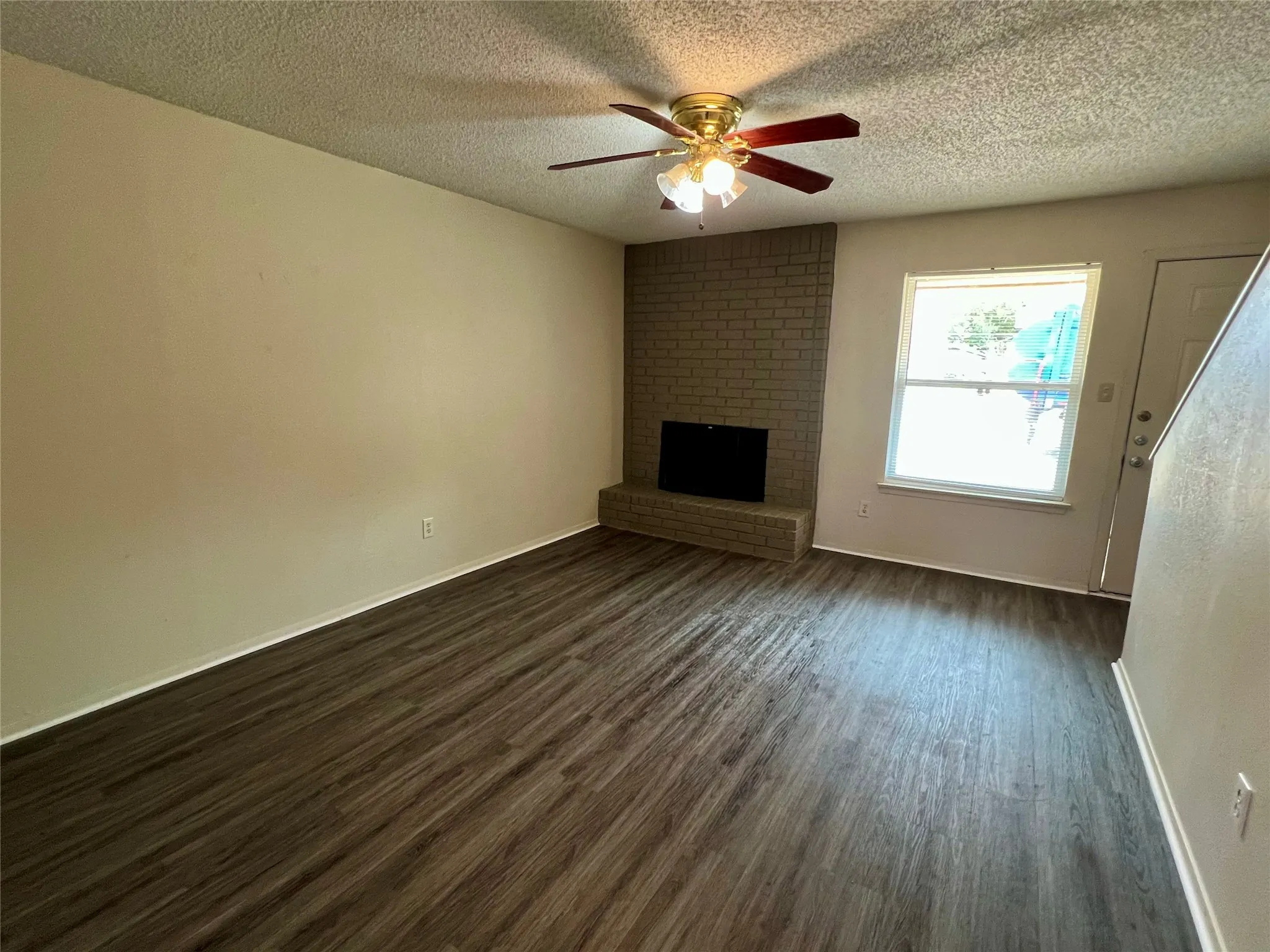 Quadruplex For Rent in Tarrant County , 2019 Paisley Drive A, Arlington, Texas 76015, 2 Bedroom, 2 Bathroom, Garage spaces, 1,095 Sqft, built in 1980, mls#21379692, Real Estate Agent in Arlington, Homes For Rent in Tarrant county, Homes For Rent in Arlington, Realtor in Arlington Texas, Real Estate Brokerage Independent Realty Texas, Luminita Cordes Realtor