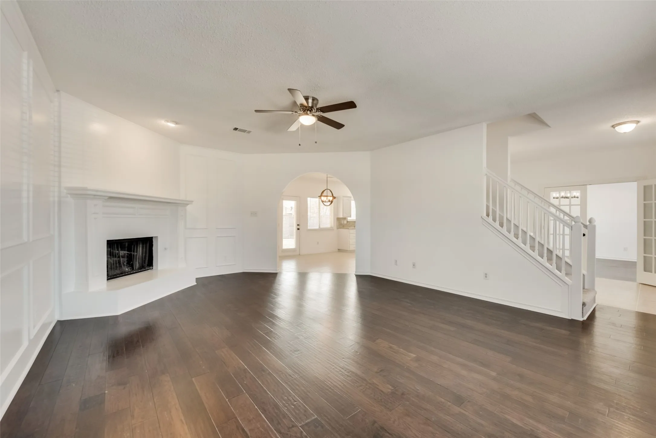 Single Family Residence For Rent in Collin County , 4801 Monte Vista Lane, Mc Kinney, Texas 75070, 4 Bedroom, 3 Bathroom, 2 Garage spaces, 2,573 Sqft, built in 1998, mls#21384629, Real Estate Agent in Mc Kinney, Homes For Rent in Collin county, Homes For Rent in Mc Kinney, Realtor in Mc Kinney Texas, Real Estate Brokerage Independent Realty Texas, Luminita Cordes Realtor
