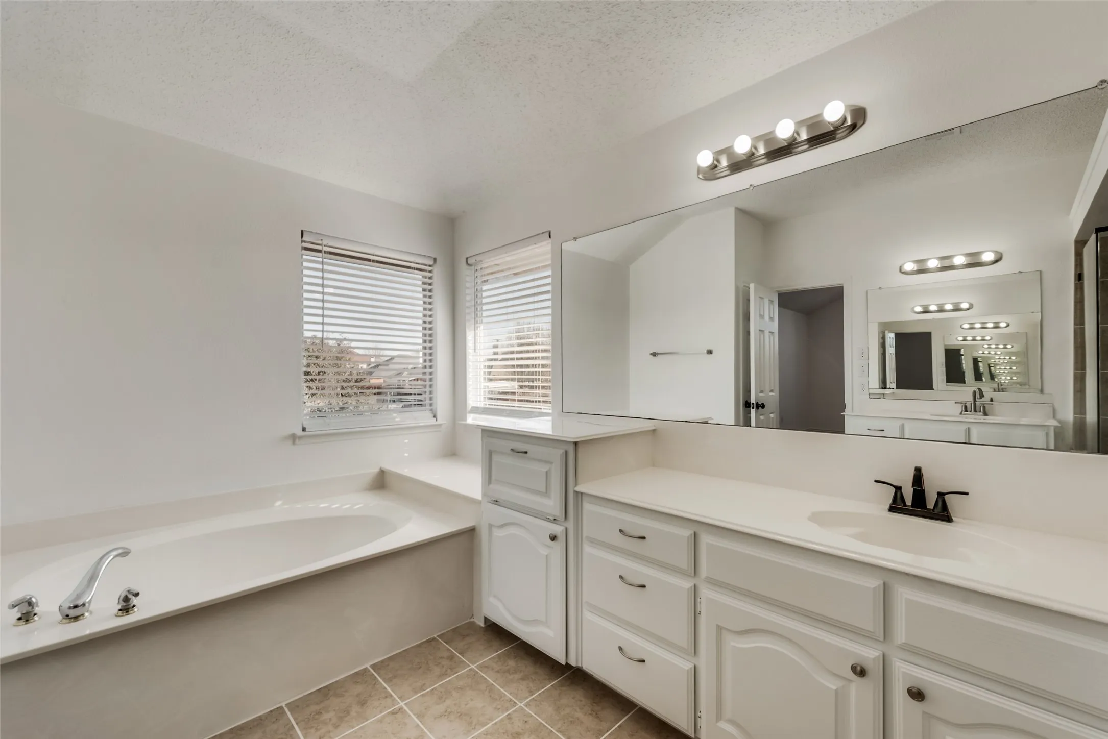 Single Family Residence For Rent in Collin County , 4801 Monte Vista Lane, Mc Kinney, Texas 75070, 4 Bedroom, 3 Bathroom, 2 Garage spaces, 2,573 Sqft, built in 1998, mls#21384629, Real Estate Agent in Mc Kinney, Homes For Rent in Collin county, Homes For Rent in Mc Kinney, Realtor in Mc Kinney Texas, Real Estate Brokerage Independent Realty Texas, Luminita Cordes Realtor