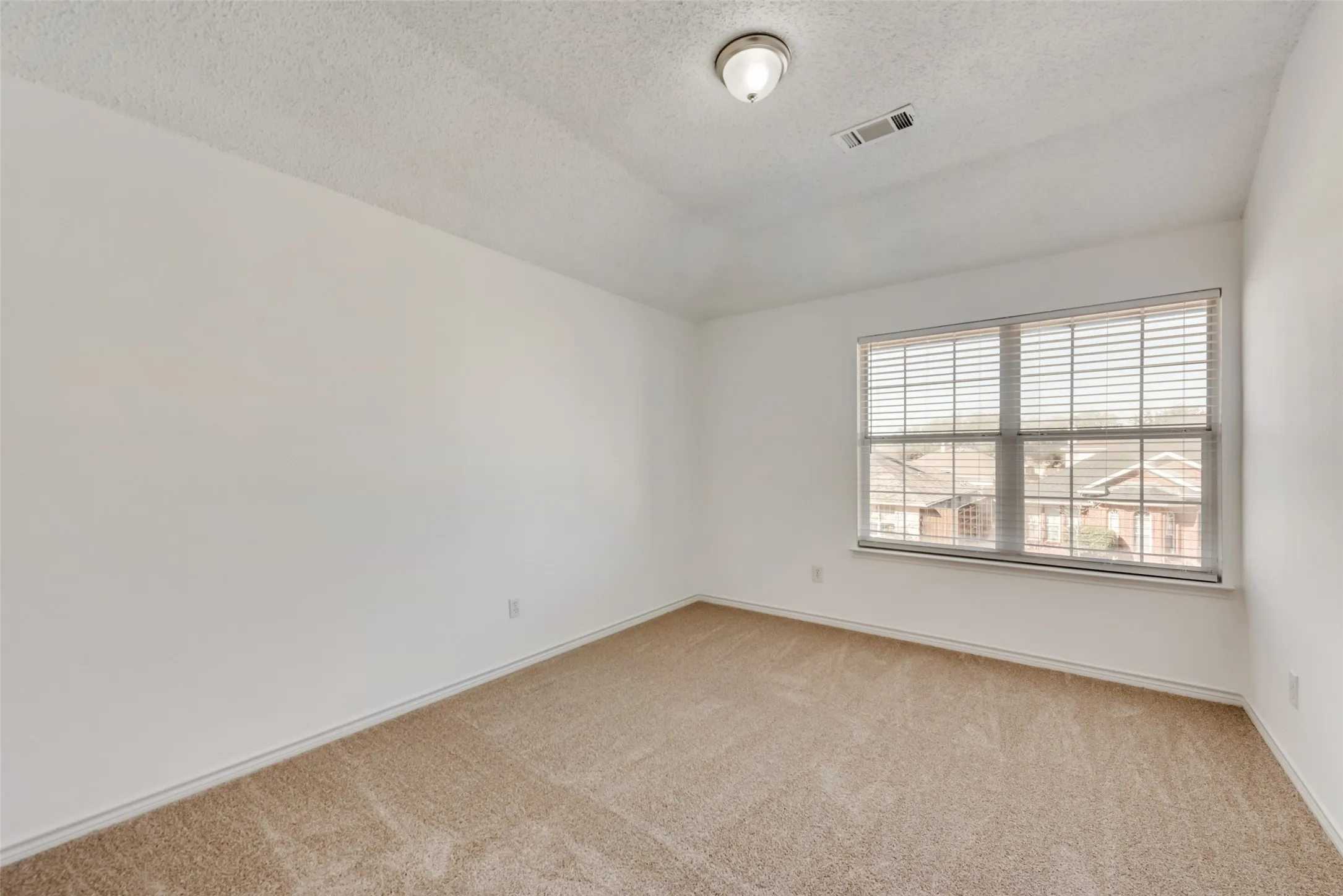 Single Family Residence For Rent in Collin County , 4801 Monte Vista Lane, Mc Kinney, Texas 75070, 4 Bedroom, 3 Bathroom, 2 Garage spaces, 2,573 Sqft, built in 1998, mls#21384629, Real Estate Agent in Mc Kinney, Homes For Rent in Collin county, Homes For Rent in Mc Kinney, Realtor in Mc Kinney Texas, Real Estate Brokerage Independent Realty Texas, Luminita Cordes Realtor