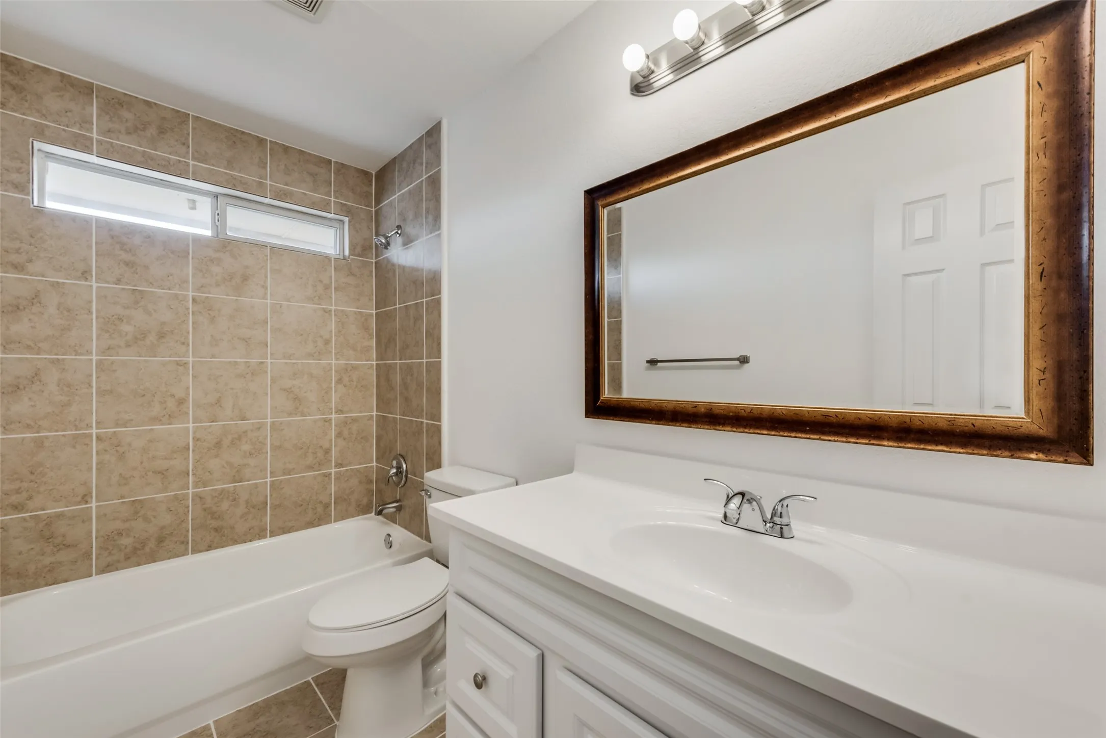 Single Family Residence For Rent in Collin County , 4801 Monte Vista Lane, Mc Kinney, Texas 75070, 4 Bedroom, 3 Bathroom, 2 Garage spaces, 2,573 Sqft, built in 1998, mls#21384629, Real Estate Agent in Mc Kinney, Homes For Rent in Collin county, Homes For Rent in Mc Kinney, Realtor in Mc Kinney Texas, Real Estate Brokerage Independent Realty Texas, Luminita Cordes Realtor