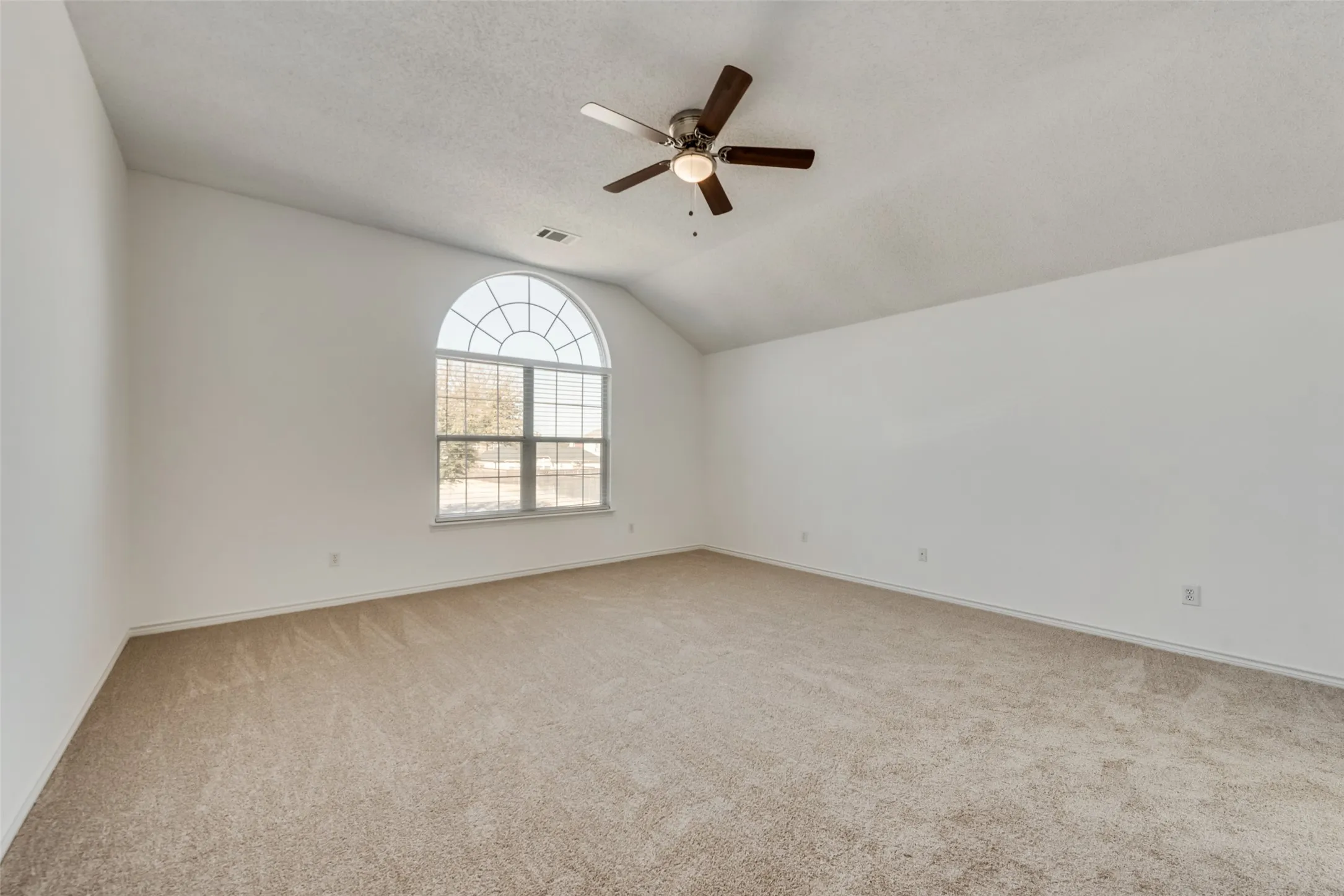 Single Family Residence For Rent in Collin County , 4801 Monte Vista Lane, Mc Kinney, Texas 75070, 4 Bedroom, 3 Bathroom, 2 Garage spaces, 2,573 Sqft, built in 1998, mls#21384629, Real Estate Agent in Mc Kinney, Homes For Rent in Collin county, Homes For Rent in Mc Kinney, Realtor in Mc Kinney Texas, Real Estate Brokerage Independent Realty Texas, Luminita Cordes Realtor