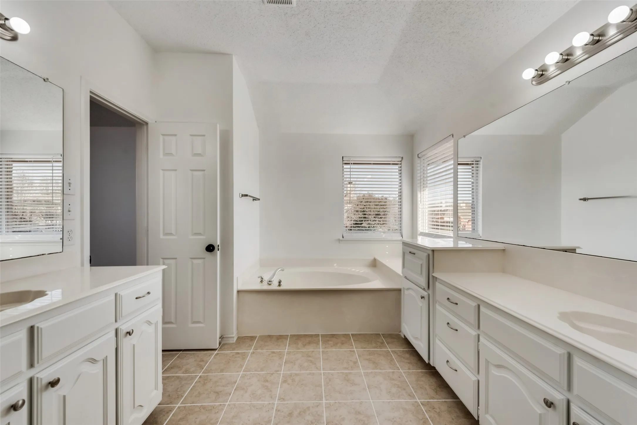 Single Family Residence For Rent in Collin County , 4801 Monte Vista Lane, Mc Kinney, Texas 75070, 4 Bedroom, 3 Bathroom, 2 Garage spaces, 2,573 Sqft, built in 1998, mls#21384629, Real Estate Agent in Mc Kinney, Homes For Rent in Collin county, Homes For Rent in Mc Kinney, Realtor in Mc Kinney Texas, Real Estate Brokerage Independent Realty Texas, Luminita Cordes Realtor