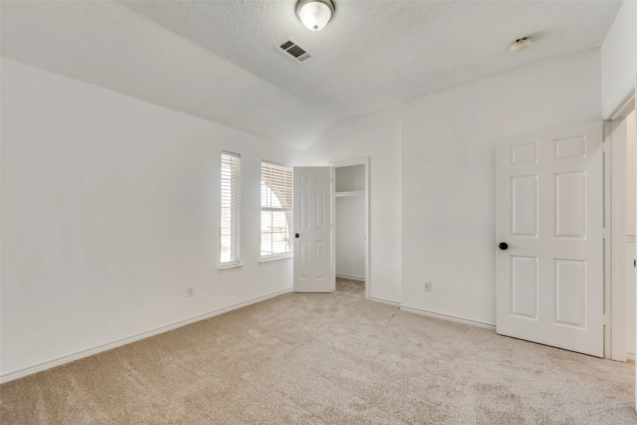Single Family Residence For Rent in Collin County , 4801 Monte Vista Lane, Mc Kinney, Texas 75070, 4 Bedroom, 3 Bathroom, 2 Garage spaces, 2,573 Sqft, built in 1998, mls#21384629, Real Estate Agent in Mc Kinney, Homes For Rent in Collin county, Homes For Rent in Mc Kinney, Realtor in Mc Kinney Texas, Real Estate Brokerage Independent Realty Texas, Luminita Cordes Realtor