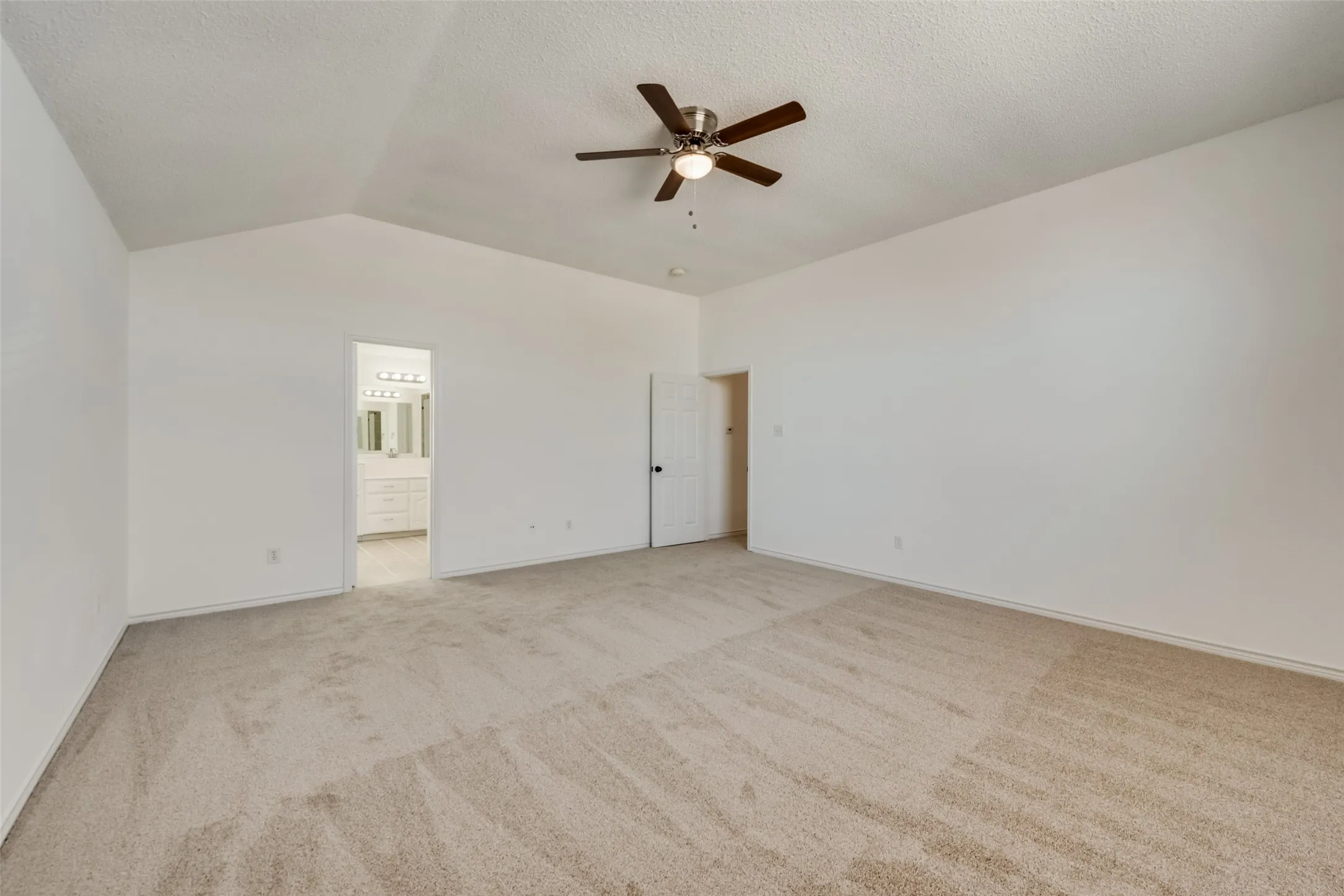 Single Family Residence For Rent in Collin County , 4801 Monte Vista Lane, Mc Kinney, Texas 75070, 4 Bedroom, 3 Bathroom, 2 Garage spaces, 2,573 Sqft, built in 1998, mls#21384629, Real Estate Agent in Mc Kinney, Homes For Rent in Collin county, Homes For Rent in Mc Kinney, Realtor in Mc Kinney Texas, Real Estate Brokerage Independent Realty Texas, Luminita Cordes Realtor