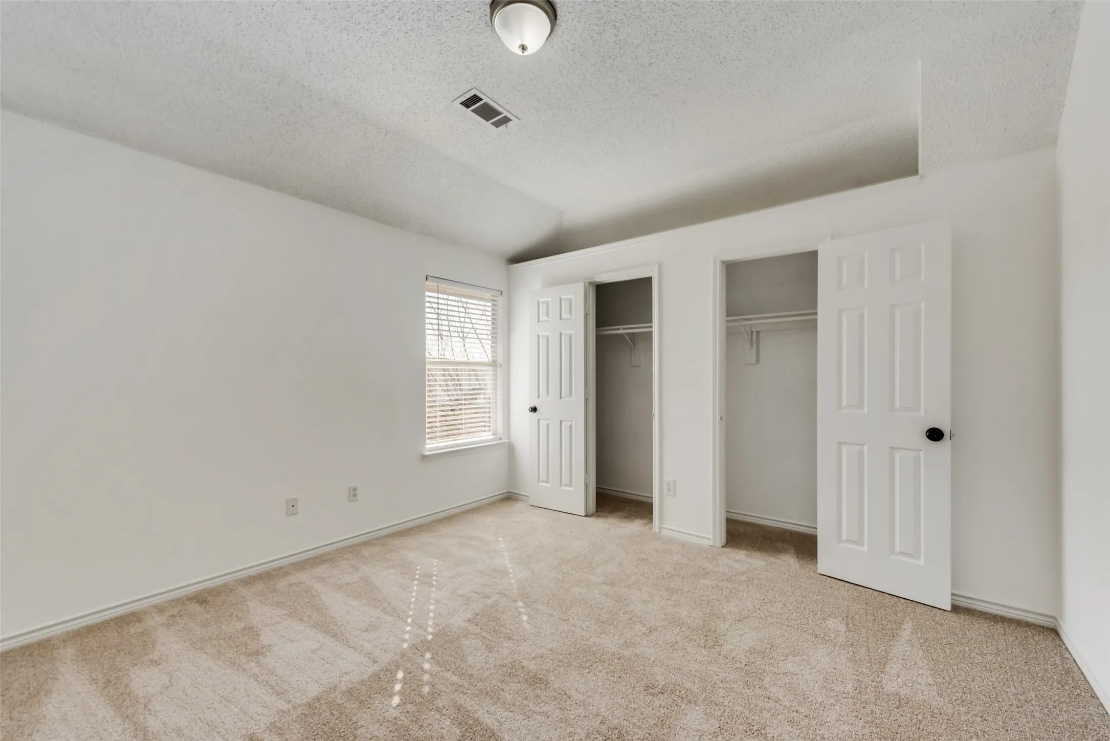 Single Family Residence For Rent in Collin County , 4801 Monte Vista Lane, Mc Kinney, Texas 75070, 4 Bedroom, 3 Bathroom, 2 Garage spaces, 2,573 Sqft, built in 1998, mls#21384629, Real Estate Agent in Mc Kinney, Homes For Rent in Collin county, Homes For Rent in Mc Kinney, Realtor in Mc Kinney Texas, Real Estate Brokerage Independent Realty Texas, Luminita Cordes Realtor