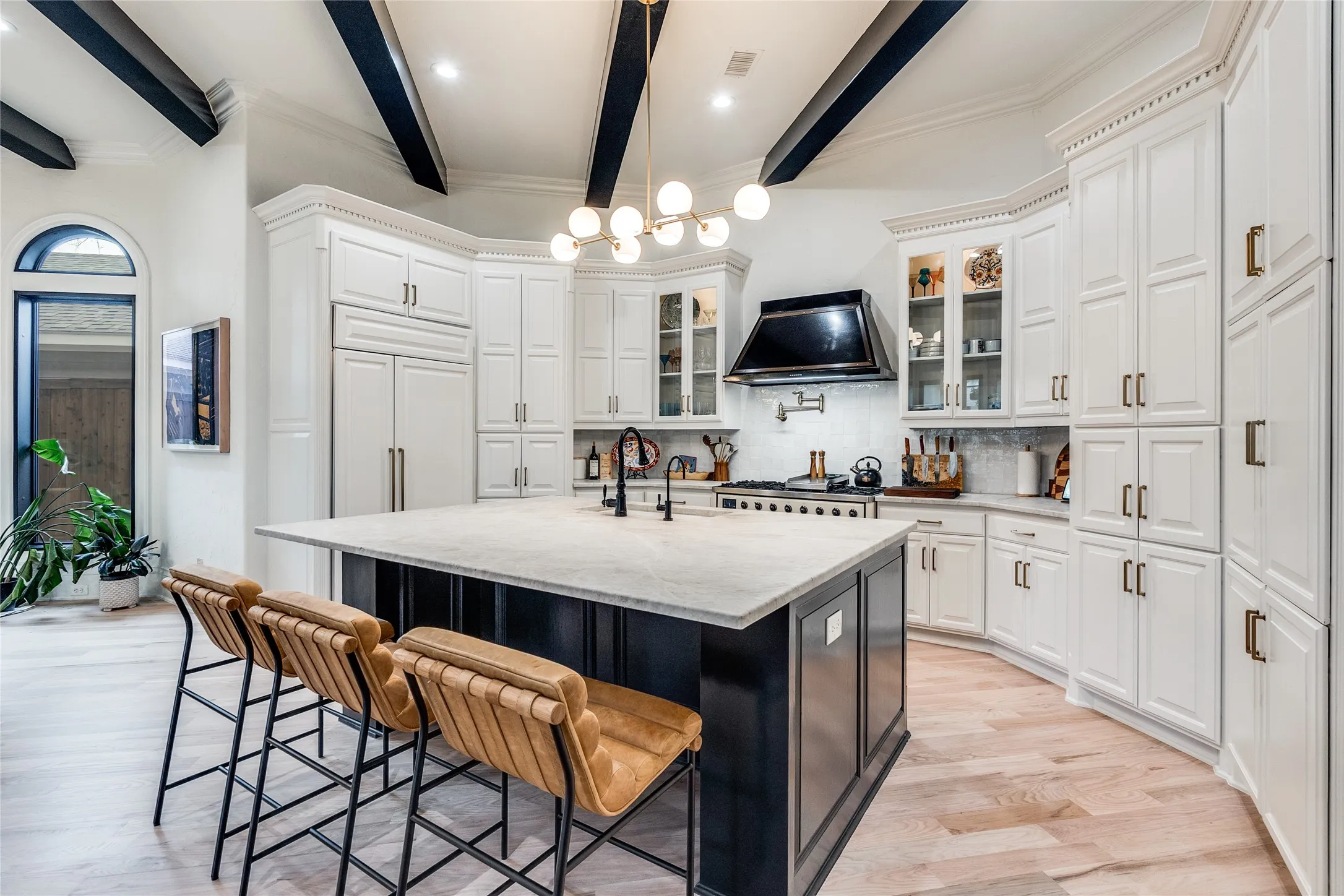 Single Family Residence For Sale in Dallas County , 6811 Aberdeen Avenue, Dallas, Texas 75230, 4 Bedroom, 6 Bathroom, 3 Garage spaces, 5,582 Sqft, built in 2005, mls#21382891, Real Estate Agent in Dallas, Homes For Sale in Dallas county, Homes For Sale in Dallas, Realtor in Dallas Texas, Real Estate Brokerage Independent Realty Texas, Luminita Cordes Realtor