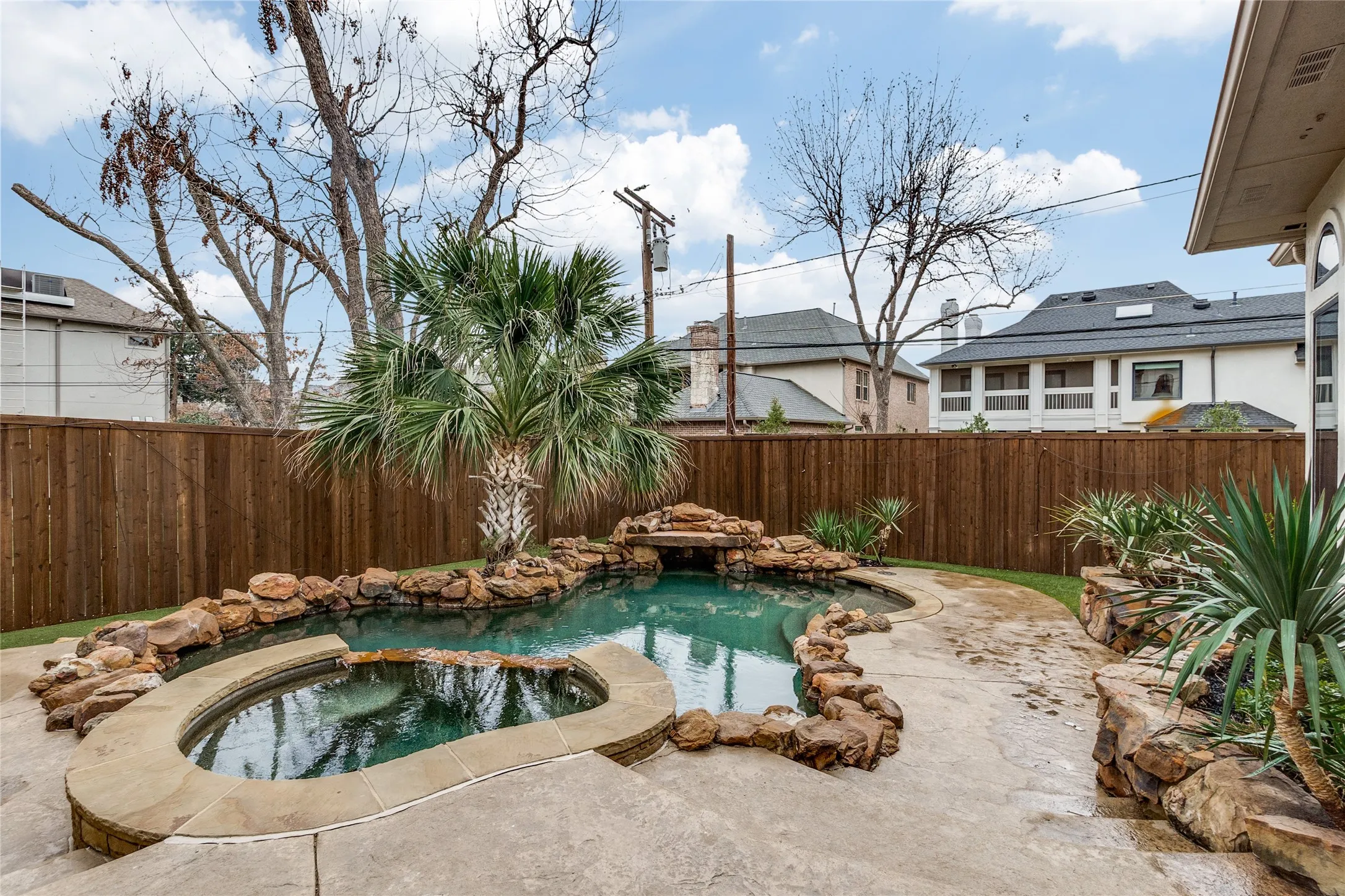 Single Family Residence For Sale in Dallas County , 6811 Aberdeen Avenue, Dallas, Texas 75230, 4 Bedroom, 6 Bathroom, 3 Garage spaces, 5,582 Sqft, built in 2005, mls#21382891, Real Estate Agent in Dallas, Homes For Sale in Dallas county, Homes For Sale in Dallas, Realtor in Dallas Texas, Real Estate Brokerage Independent Realty Texas, Luminita Cordes Realtor