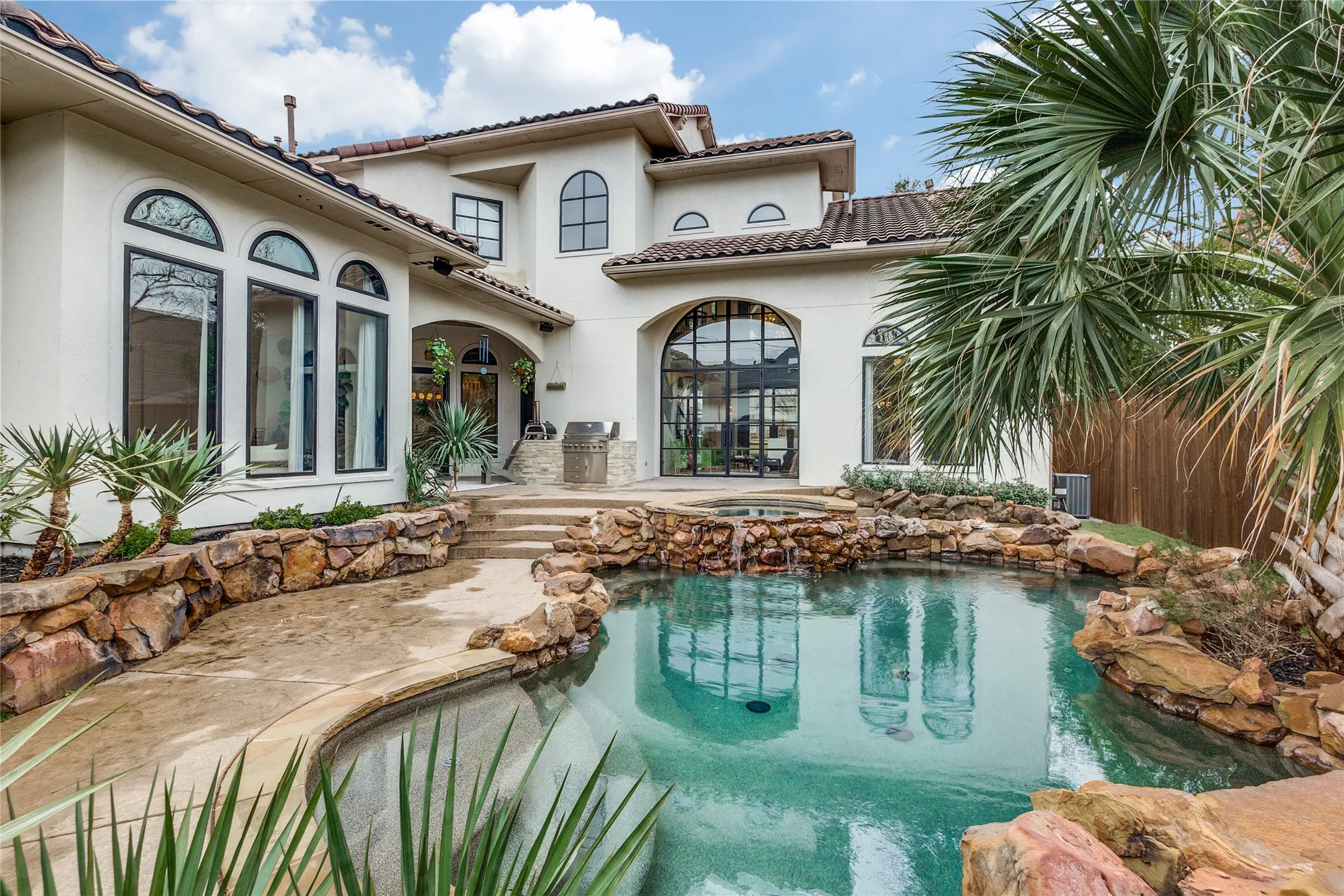 Single Family Residence For Sale in Dallas County , 6811 Aberdeen Avenue, Dallas, Texas 75230, 4 Bedroom, 6 Bathroom, 3 Garage spaces, 5,582 Sqft, built in 2005, mls#21382891, Real Estate Agent in Dallas, Homes For Sale in Dallas county, Homes For Sale in Dallas, Realtor in Dallas Texas, Real Estate Brokerage Independent Realty Texas, Luminita Cordes Realtor