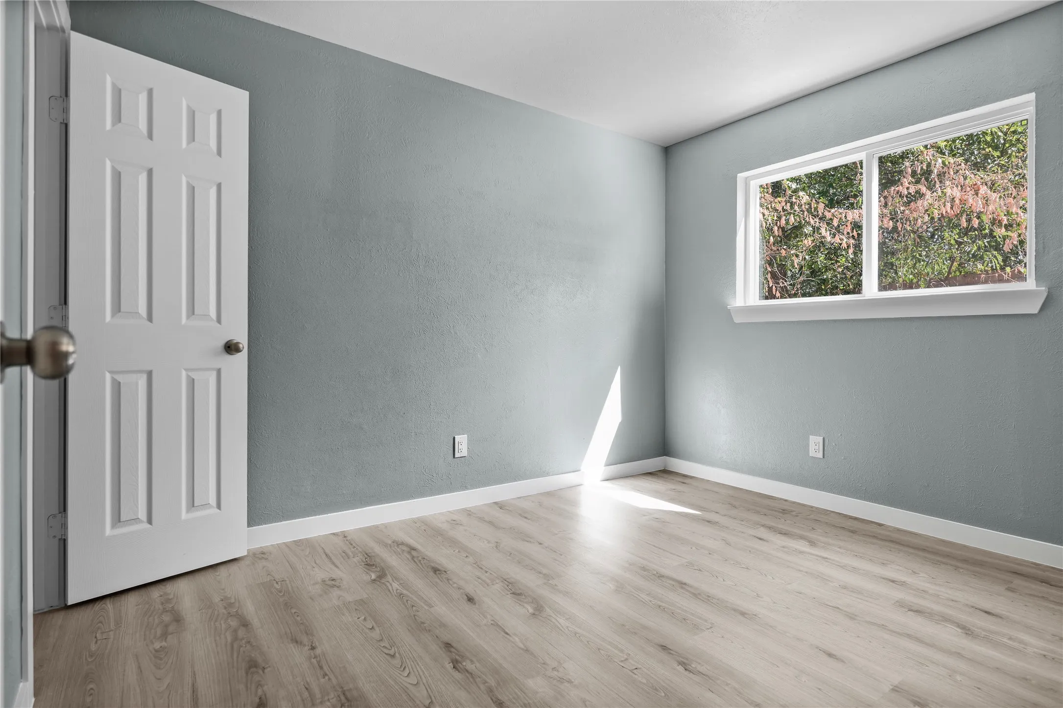Single Family Residence For Sale in Dallas County , 1410 Oakbrook Street, Lancaster, Texas 75134, 3 Bedroom, 2 Bathroom, 2 Garage spaces, 1,162 Sqft, built in 1971, mls#21385101, Real Estate Agent in Lancaster, Homes For Sale in Dallas county, Homes For Sale in Lancaster, Realtor in Lancaster Texas, Real Estate Brokerage Independent Realty Texas, Luminita Cordes Realtor