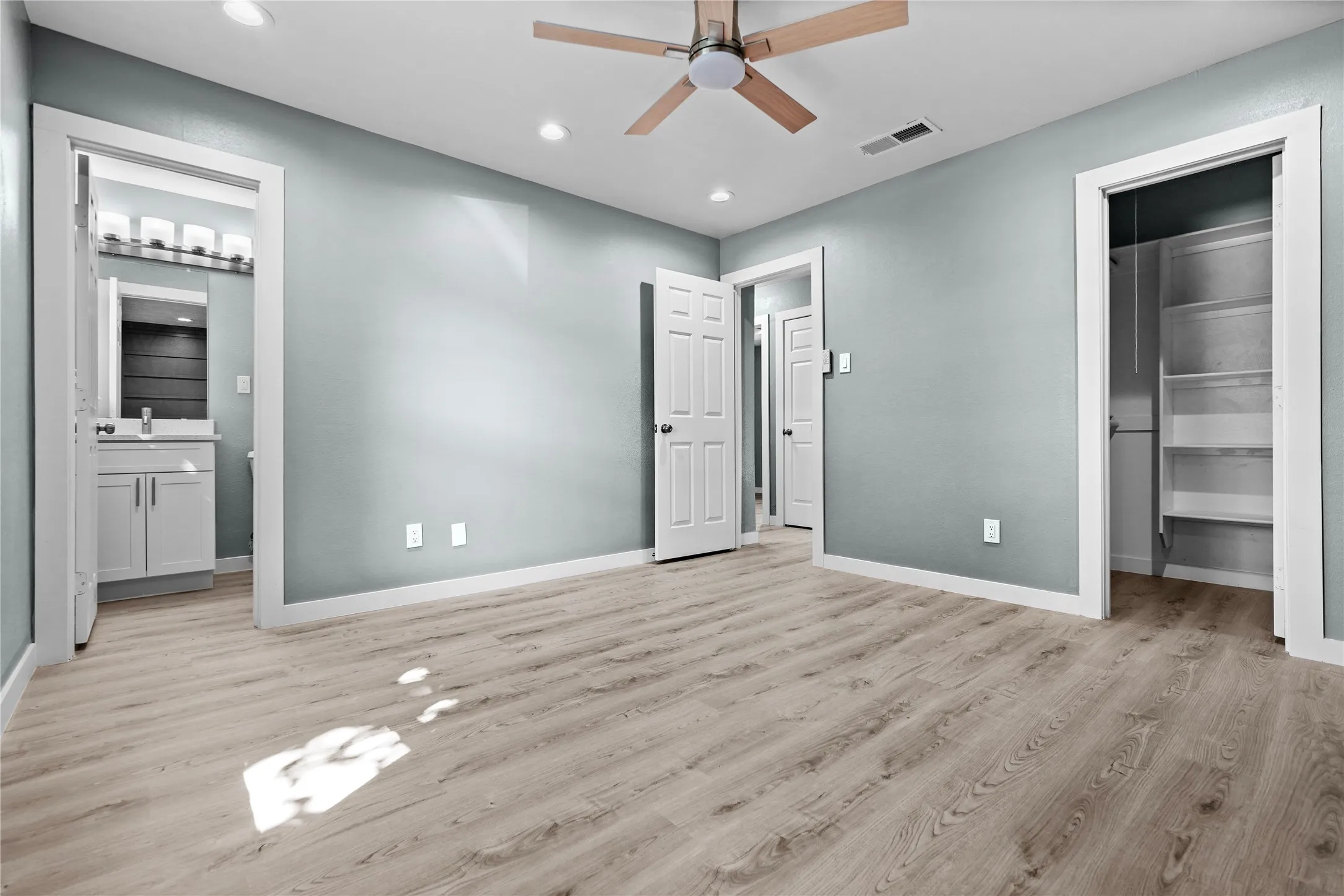 Single Family Residence For Sale in Dallas County , 1410 Oakbrook Street, Lancaster, Texas 75134, 3 Bedroom, 2 Bathroom, 2 Garage spaces, 1,162 Sqft, built in 1971, mls#21385101, Real Estate Agent in Lancaster, Homes For Sale in Dallas county, Homes For Sale in Lancaster, Realtor in Lancaster Texas, Real Estate Brokerage Independent Realty Texas, Luminita Cordes Realtor