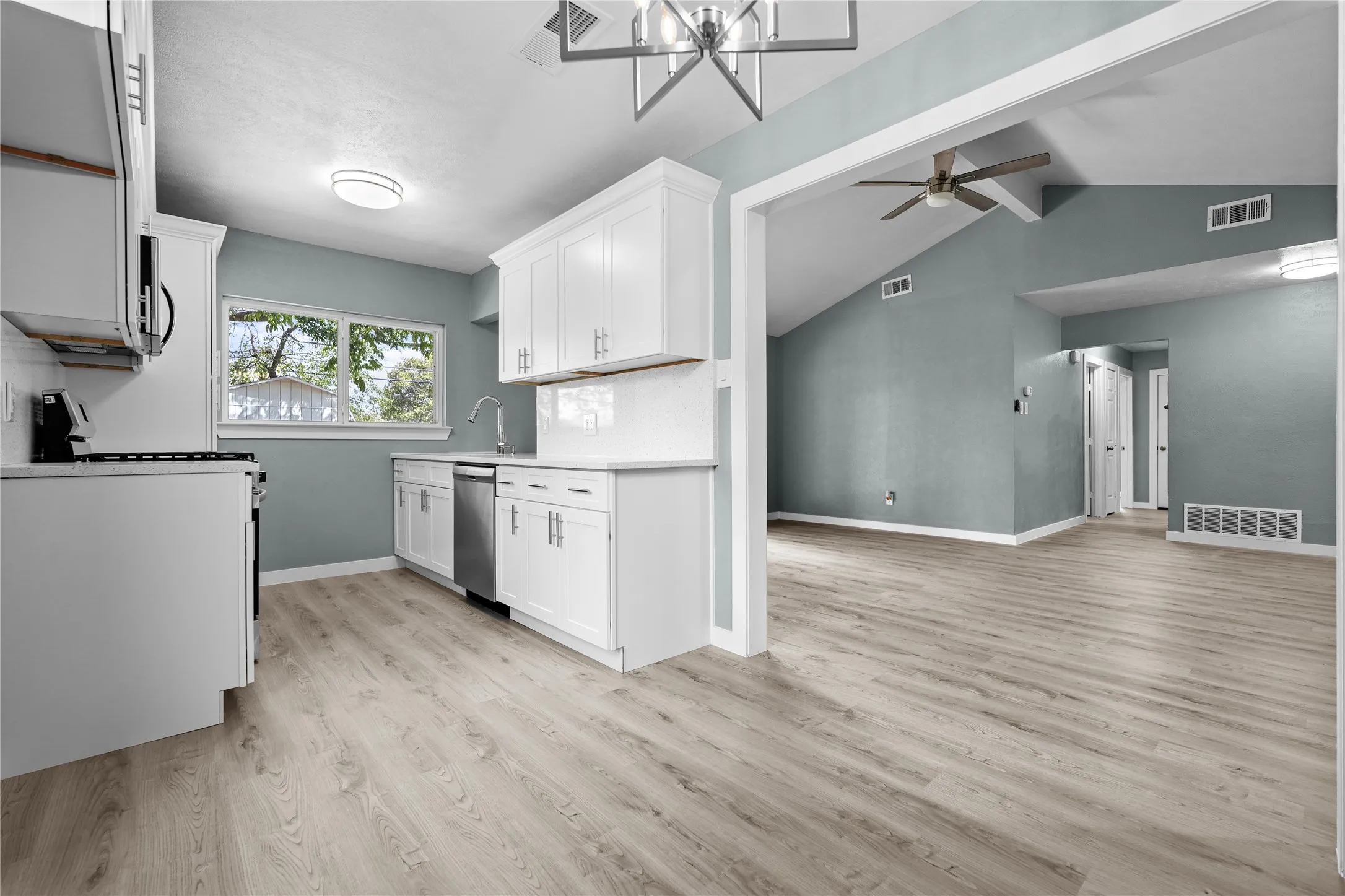 Single Family Residence For Sale in Dallas County , 1410 Oakbrook Street, Lancaster, Texas 75134, 3 Bedroom, 2 Bathroom, 2 Garage spaces, 1,162 Sqft, built in 1971, mls#21385101, Real Estate Agent in Lancaster, Homes For Sale in Dallas county, Homes For Sale in Lancaster, Realtor in Lancaster Texas, Real Estate Brokerage Independent Realty Texas, Luminita Cordes Realtor