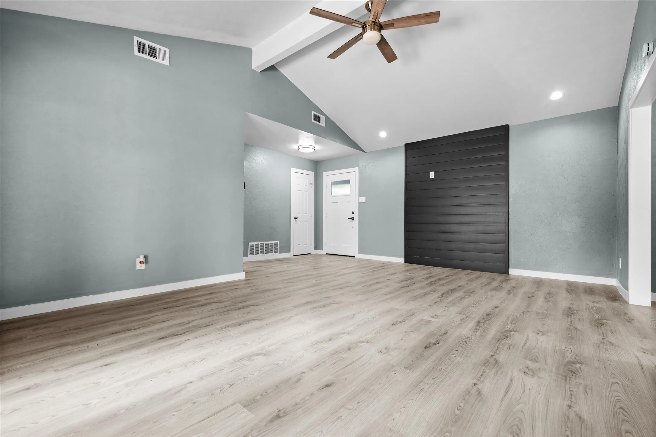 Single Family Residence For Sale in Dallas County , 1410 Oakbrook Street, Lancaster, Texas 75134, 3 Bedroom, 2 Bathroom, 2 Garage spaces, 1,162 Sqft, built in 1971, mls#21385101, Real Estate Agent in Lancaster, Homes For Sale in Dallas county, Homes For Sale in Lancaster, Realtor in Lancaster Texas, Real Estate Brokerage Independent Realty Texas, Luminita Cordes Realtor