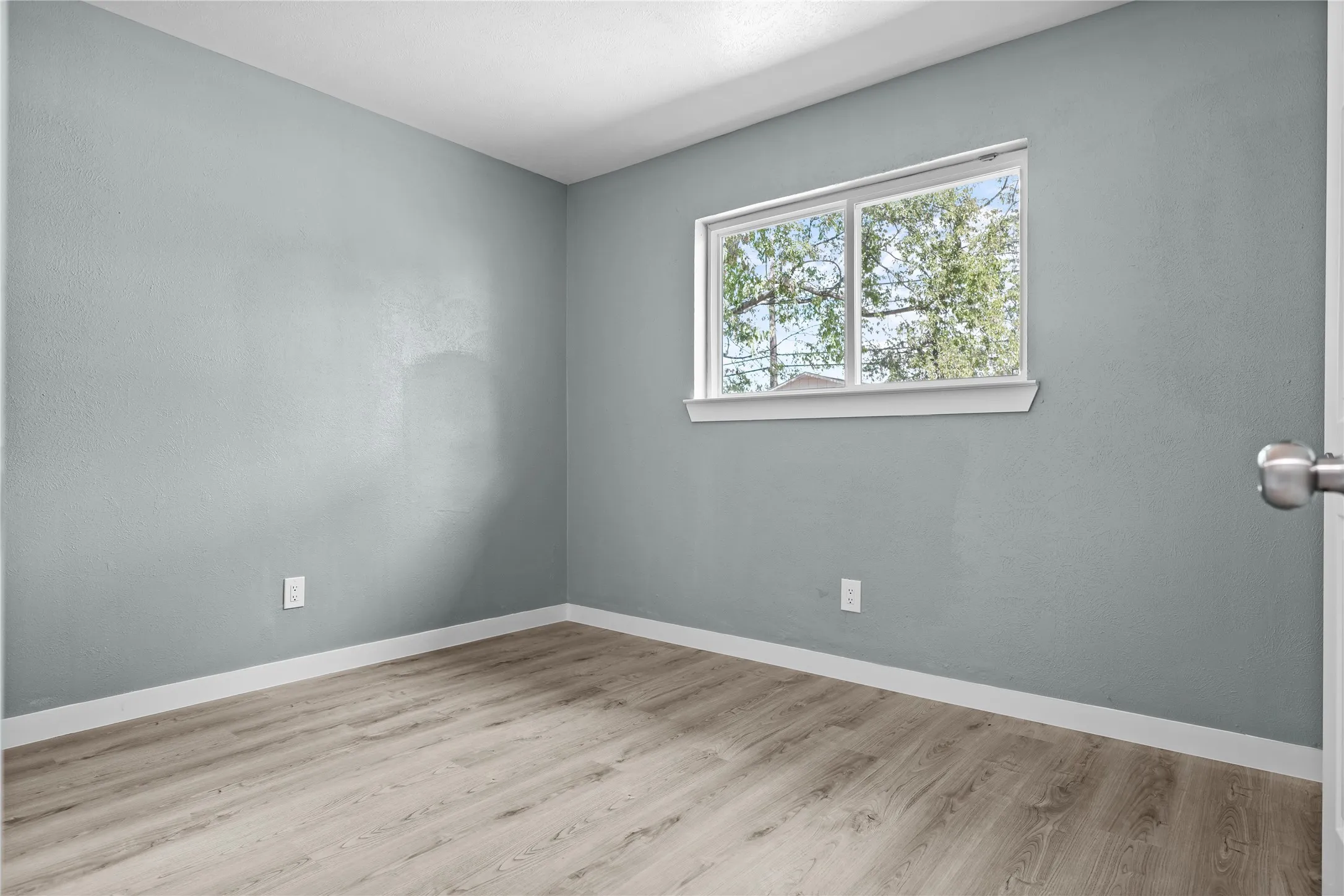 Single Family Residence For Sale in Dallas County , 1410 Oakbrook Street, Lancaster, Texas 75134, 3 Bedroom, 2 Bathroom, 2 Garage spaces, 1,162 Sqft, built in 1971, mls#21385101, Real Estate Agent in Lancaster, Homes For Sale in Dallas county, Homes For Sale in Lancaster, Realtor in Lancaster Texas, Real Estate Brokerage Independent Realty Texas, Luminita Cordes Realtor