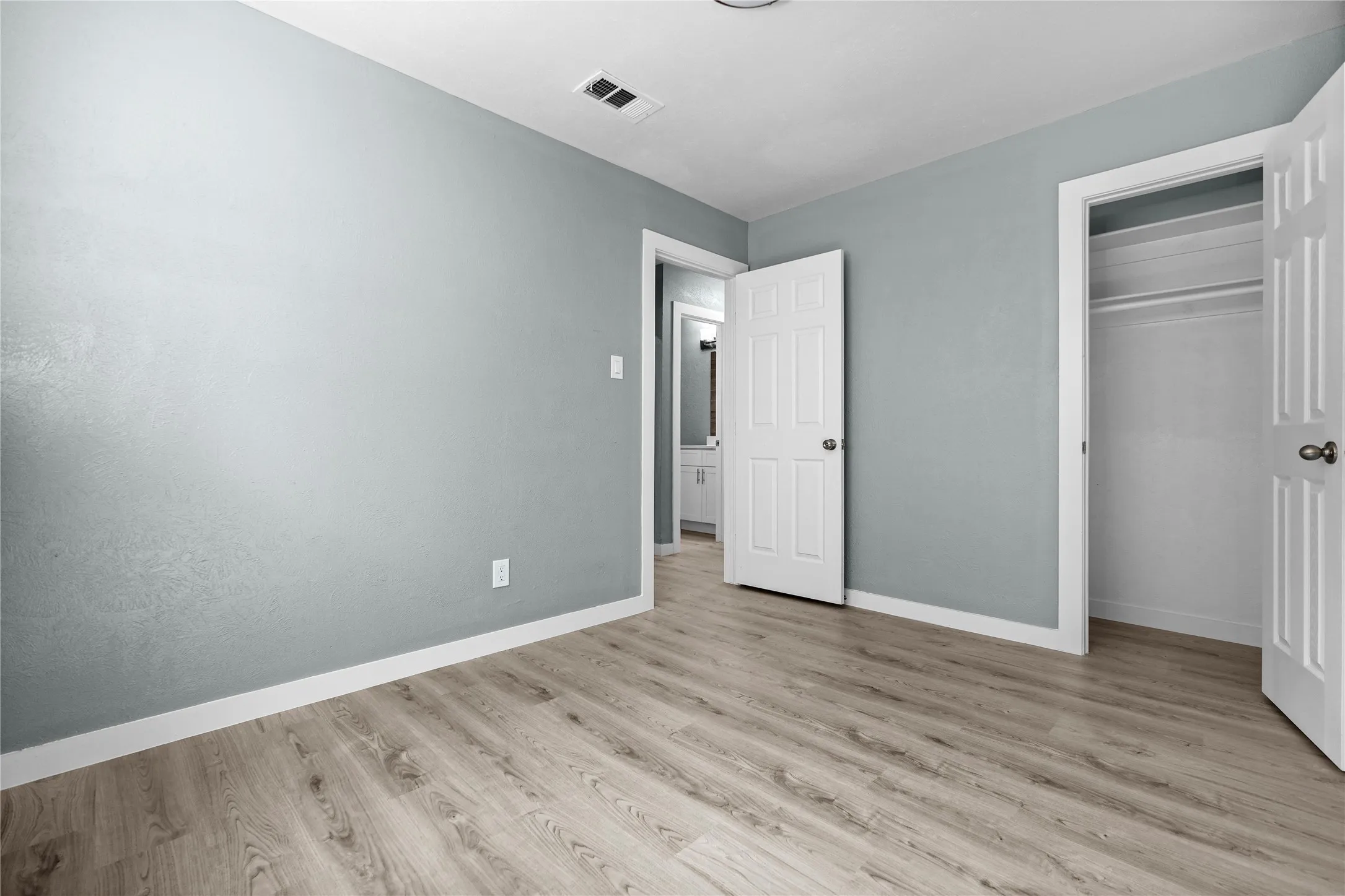 Single Family Residence For Sale in Dallas County , 1410 Oakbrook Street, Lancaster, Texas 75134, 3 Bedroom, 2 Bathroom, 2 Garage spaces, 1,162 Sqft, built in 1971, mls#21385101, Real Estate Agent in Lancaster, Homes For Sale in Dallas county, Homes For Sale in Lancaster, Realtor in Lancaster Texas, Real Estate Brokerage Independent Realty Texas, Luminita Cordes Realtor
