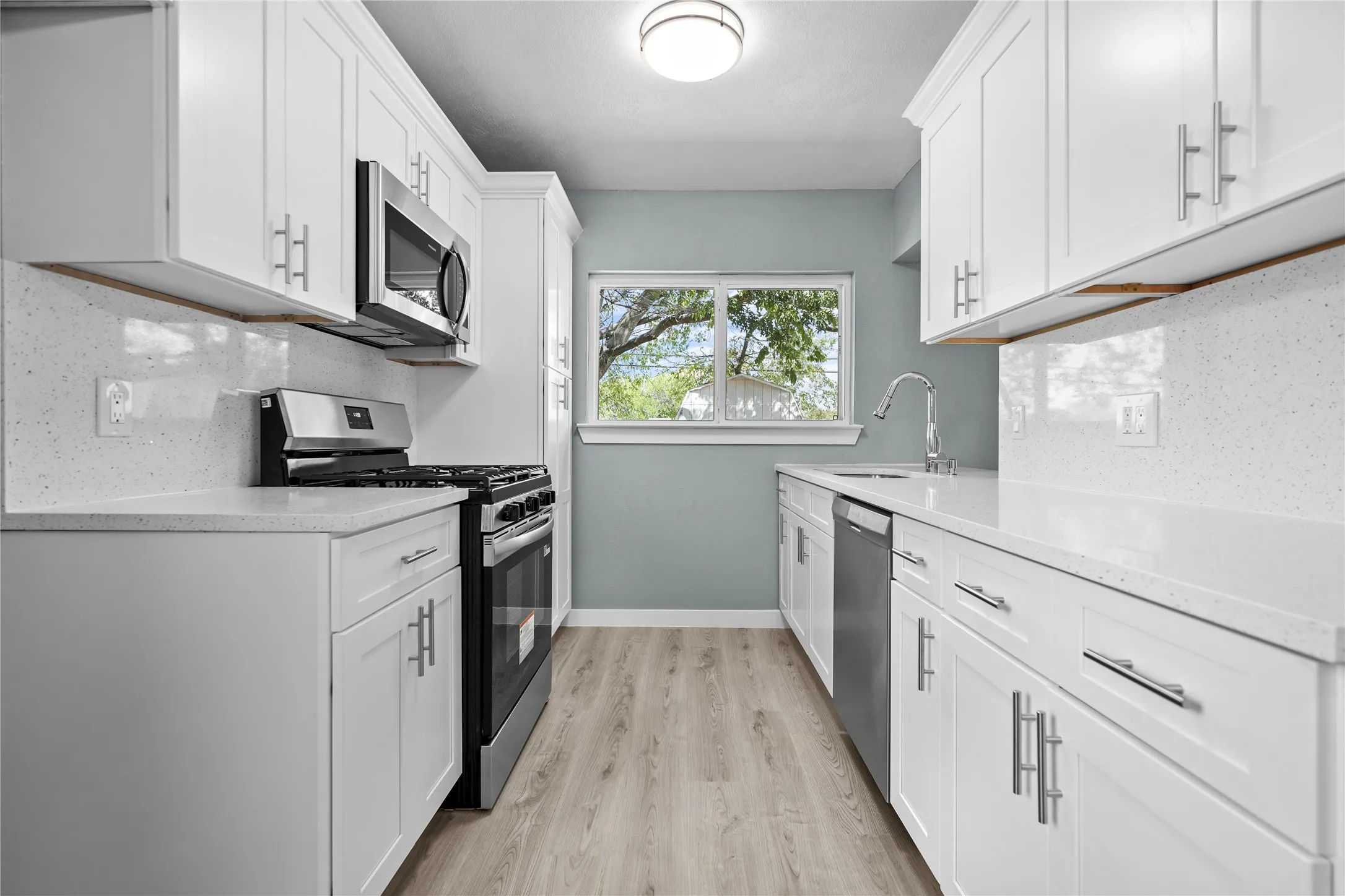 Single Family Residence For Sale in Dallas County , 1410 Oakbrook Street, Lancaster, Texas 75134, 3 Bedroom, 2 Bathroom, 2 Garage spaces, 1,162 Sqft, built in 1971, mls#21385101, Real Estate Agent in Lancaster, Homes For Sale in Dallas county, Homes For Sale in Lancaster, Realtor in Lancaster Texas, Real Estate Brokerage Independent Realty Texas, Luminita Cordes Realtor
