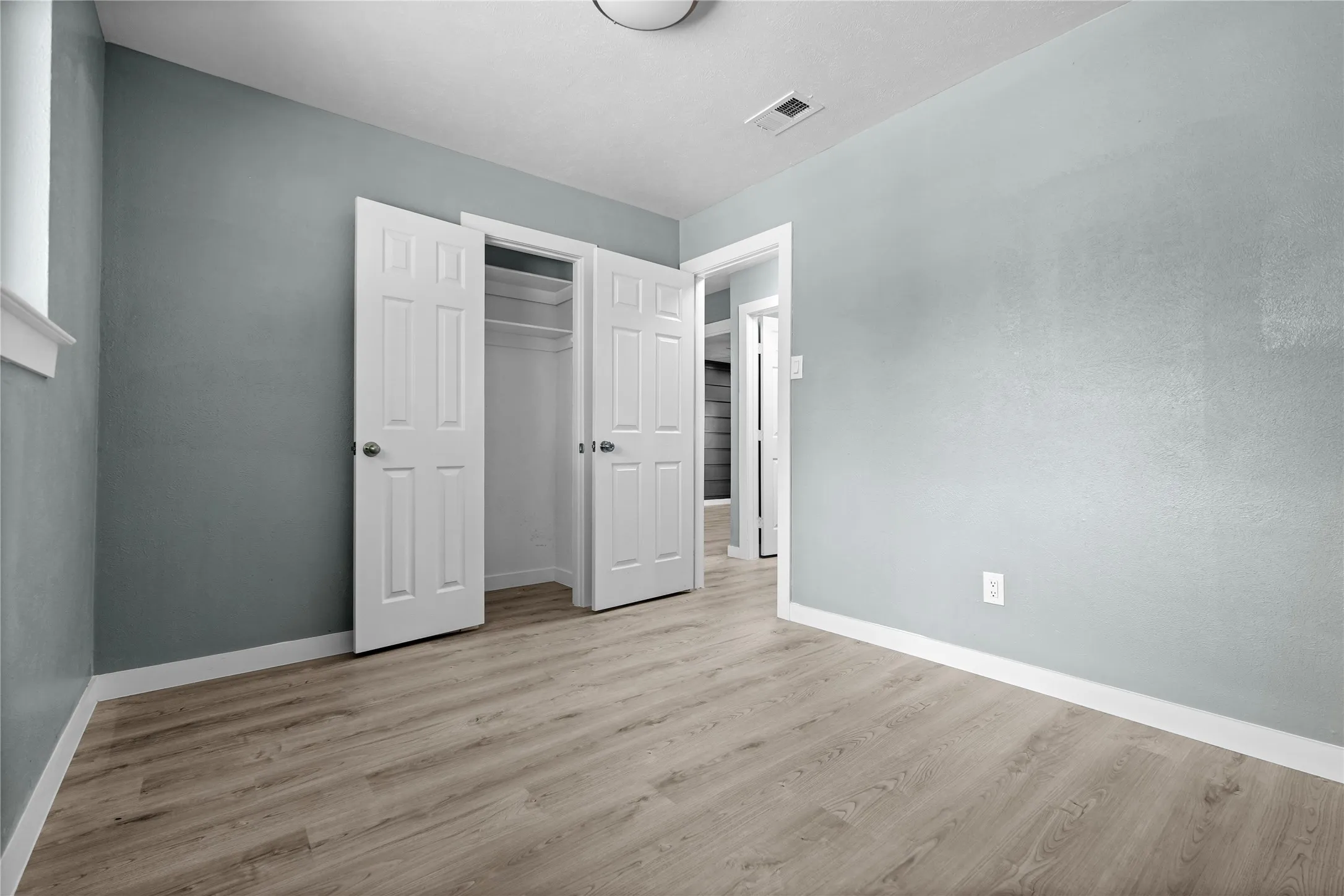 Single Family Residence For Sale in Dallas County , 1410 Oakbrook Street, Lancaster, Texas 75134, 3 Bedroom, 2 Bathroom, 2 Garage spaces, 1,162 Sqft, built in 1971, mls#21385101, Real Estate Agent in Lancaster, Homes For Sale in Dallas county, Homes For Sale in Lancaster, Realtor in Lancaster Texas, Real Estate Brokerage Independent Realty Texas, Luminita Cordes Realtor
