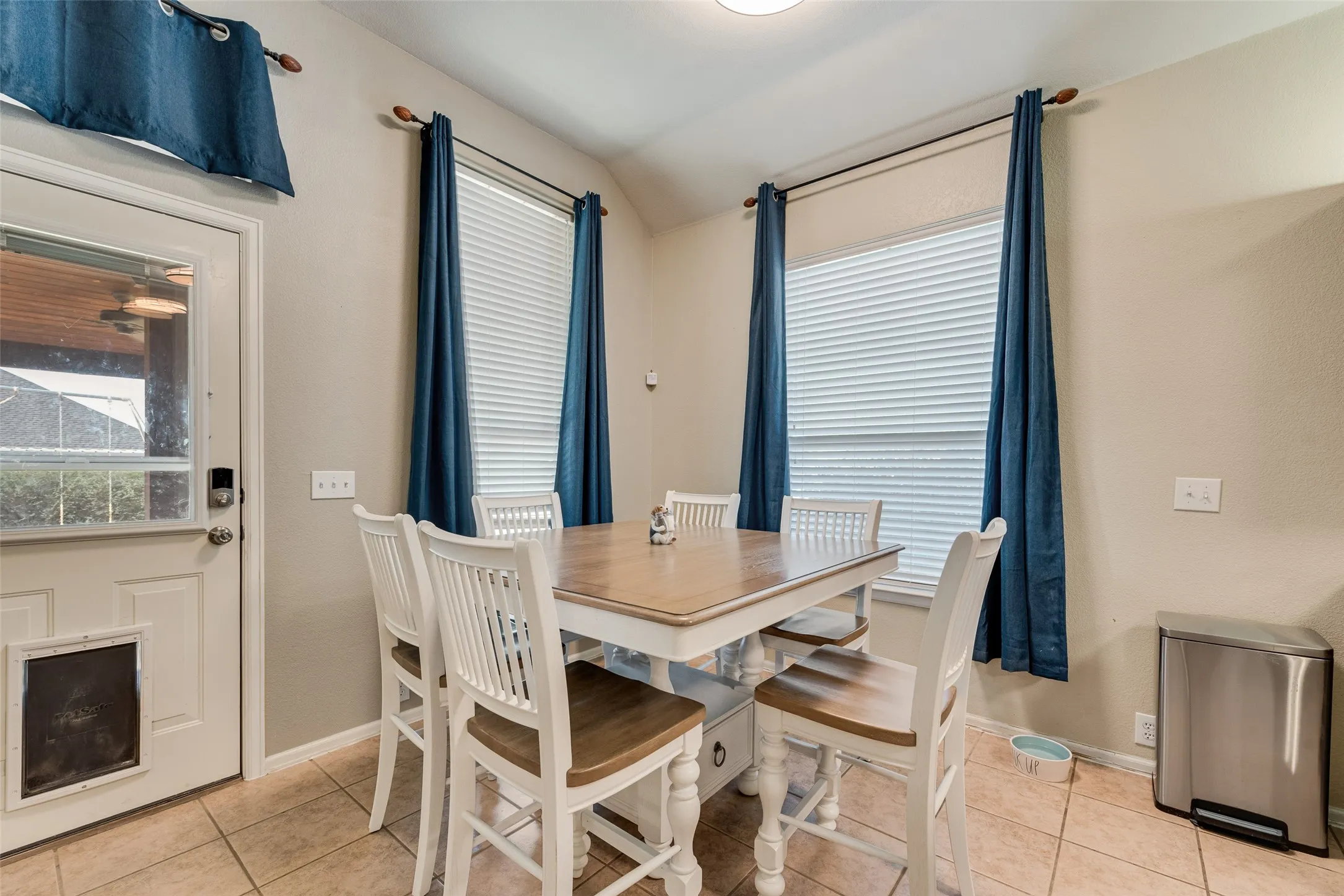 Single Family Residence For Sale in Ellis County , 910 Elk Horn Drive, Midlothian, Texas 76065, 4 Bedroom, 3 Bathroom, 2 Garage spaces, 2,648 Sqft, built in 2004, mls#21383414, Real Estate Agent in Midlothian, Homes For Sale in Ellis county, Homes For Sale in Midlothian, Realtor in Midlothian Texas, Real Estate Brokerage Independent Realty Texas, Luminita Cordes Realtor
