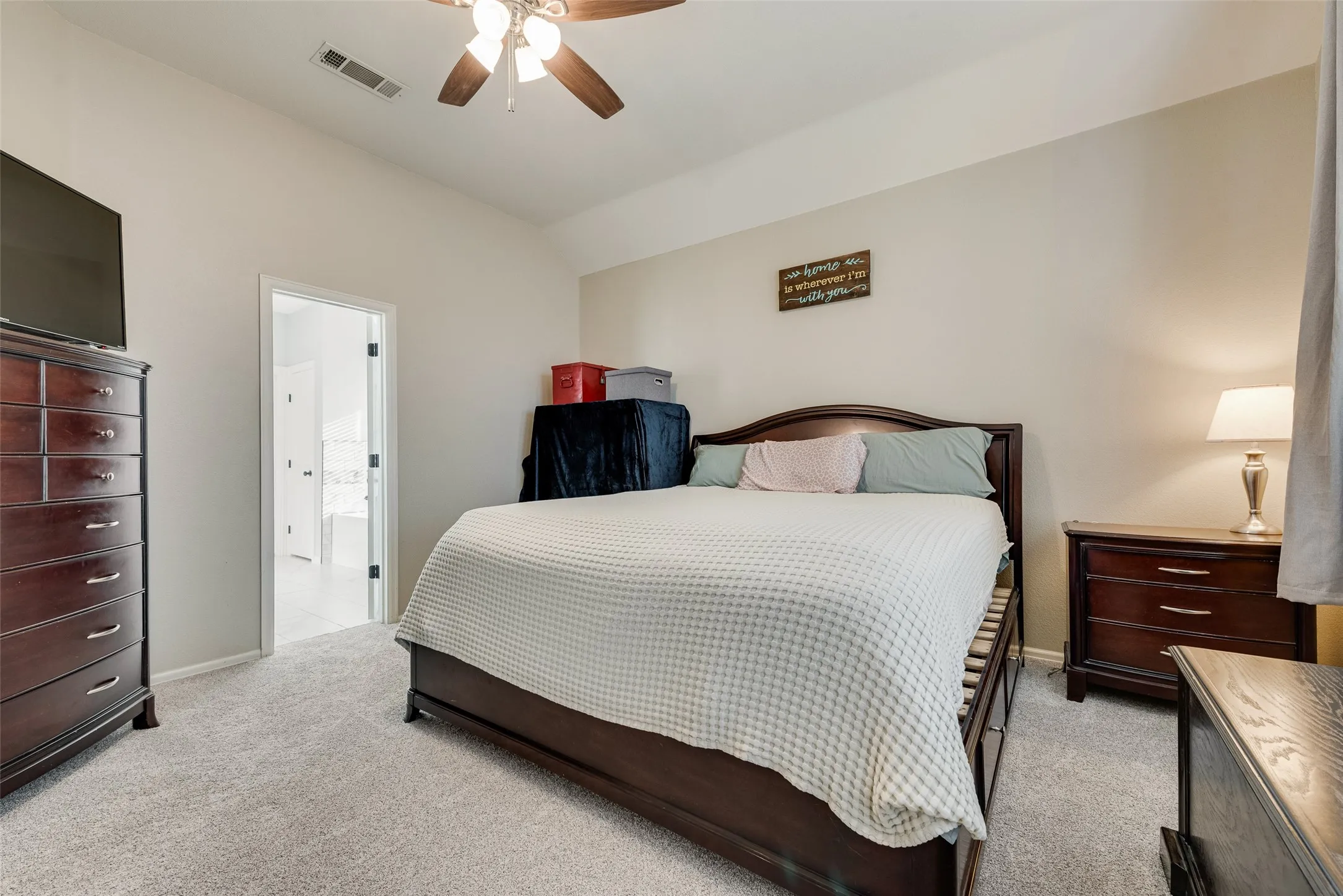 Single Family Residence For Sale in Ellis County , 910 Elk Horn Drive, Midlothian, Texas 76065, 4 Bedroom, 3 Bathroom, 2 Garage spaces, 2,648 Sqft, built in 2004, mls#21383414, Real Estate Agent in Midlothian, Homes For Sale in Ellis county, Homes For Sale in Midlothian, Realtor in Midlothian Texas, Real Estate Brokerage Independent Realty Texas, Luminita Cordes Realtor