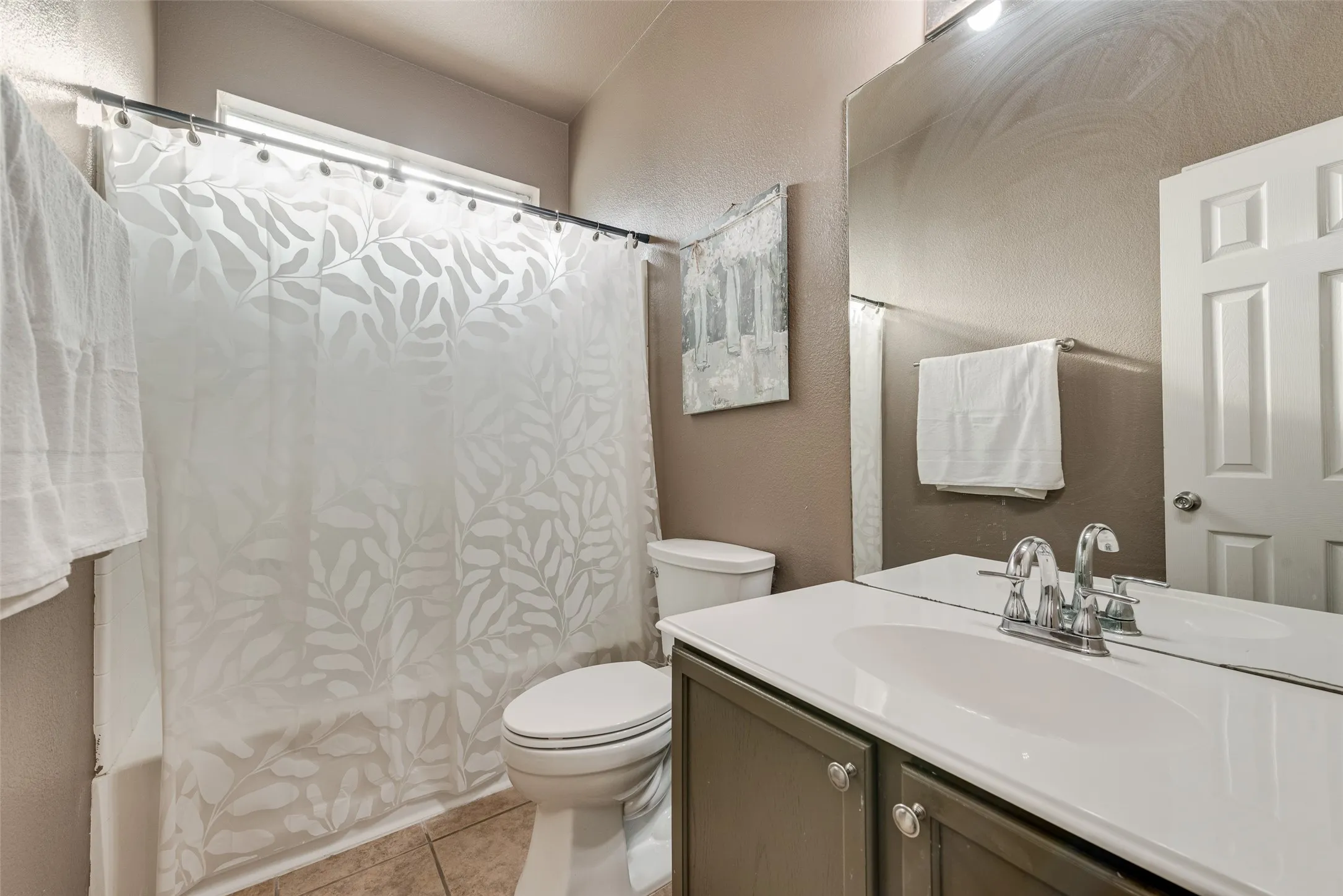 Single Family Residence For Sale in Ellis County , 910 Elk Horn Drive, Midlothian, Texas 76065, 4 Bedroom, 3 Bathroom, 2 Garage spaces, 2,648 Sqft, built in 2004, mls#21383414, Real Estate Agent in Midlothian, Homes For Sale in Ellis county, Homes For Sale in Midlothian, Realtor in Midlothian Texas, Real Estate Brokerage Independent Realty Texas, Luminita Cordes Realtor