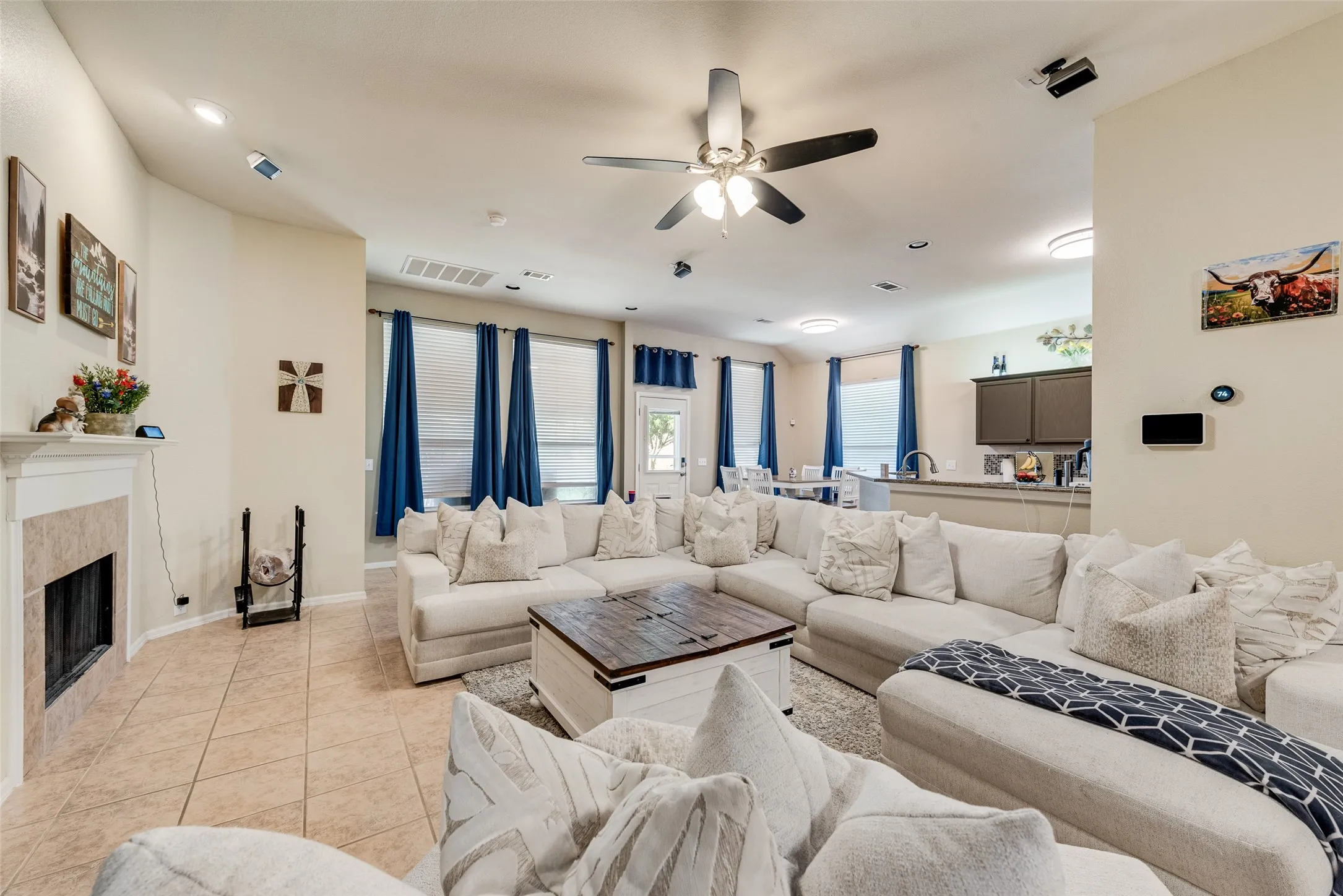 Single Family Residence For Sale in Ellis County , 910 Elk Horn Drive, Midlothian, Texas 76065, 4 Bedroom, 3 Bathroom, 2 Garage spaces, 2,648 Sqft, built in 2004, mls#21383414, Real Estate Agent in Midlothian, Homes For Sale in Ellis county, Homes For Sale in Midlothian, Realtor in Midlothian Texas, Real Estate Brokerage Independent Realty Texas, Luminita Cordes Realtor