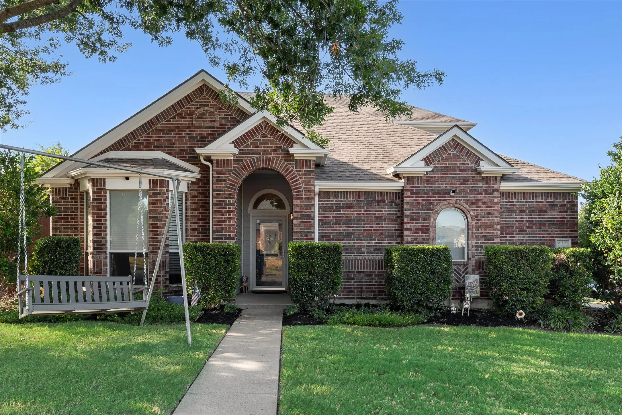 Single Family Residence For Sale in Ellis County , 910 Elk Horn Drive, Midlothian, Texas 76065, 4 Bedroom, 3 Bathroom, 2 Garage spaces, 2,648 Sqft, built in 2004, mls#21383414, Real Estate Agent in Midlothian, Homes For Sale in Ellis county, Homes For Sale in Midlothian, Realtor in Midlothian Texas, Real Estate Brokerage Independent Realty Texas, Luminita Cordes Realtor