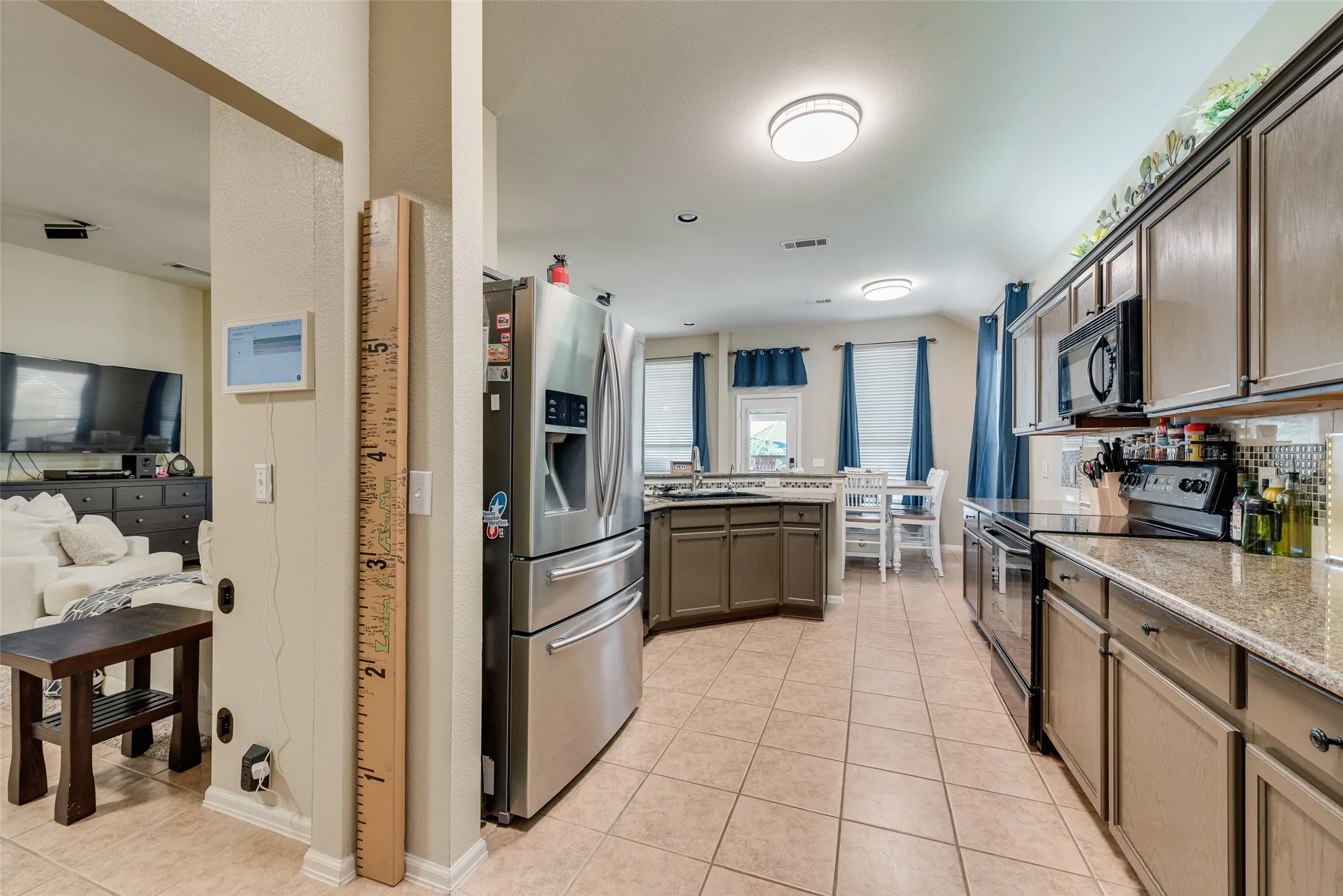 Single Family Residence For Sale in Ellis County , 910 Elk Horn Drive, Midlothian, Texas 76065, 4 Bedroom, 3 Bathroom, 2 Garage spaces, 2,648 Sqft, built in 2004, mls#21383414, Real Estate Agent in Midlothian, Homes For Sale in Ellis county, Homes For Sale in Midlothian, Realtor in Midlothian Texas, Real Estate Brokerage Independent Realty Texas, Luminita Cordes Realtor