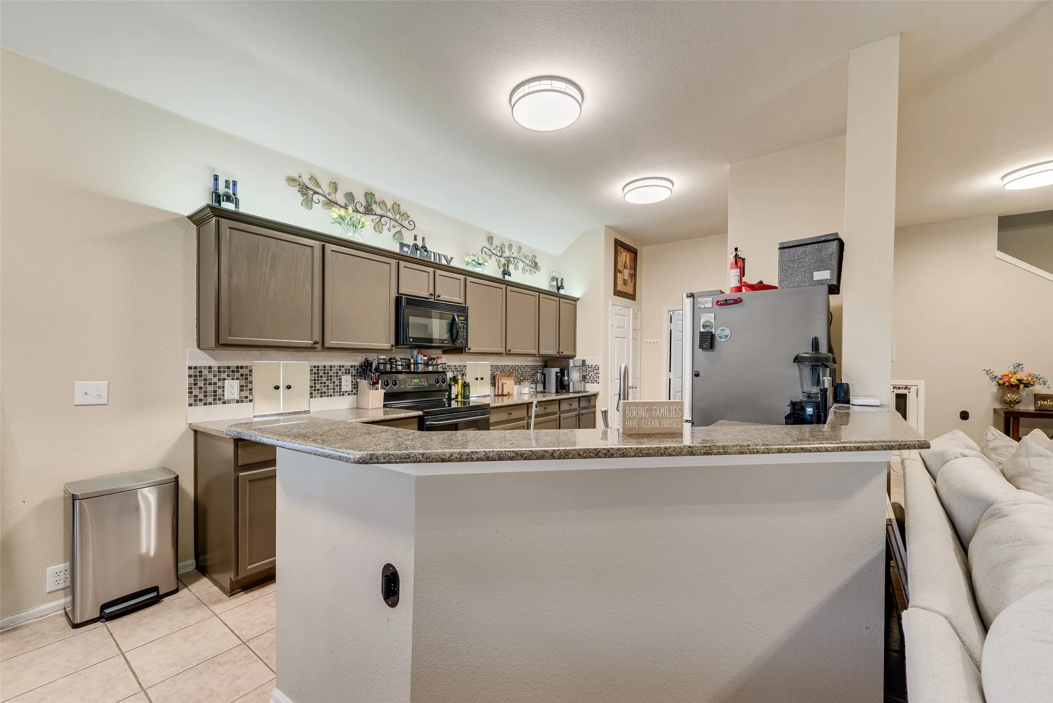 Single Family Residence For Sale in Ellis County , 910 Elk Horn Drive, Midlothian, Texas 76065, 4 Bedroom, 3 Bathroom, 2 Garage spaces, 2,648 Sqft, built in 2004, mls#21383414, Real Estate Agent in Midlothian, Homes For Sale in Ellis county, Homes For Sale in Midlothian, Realtor in Midlothian Texas, Real Estate Brokerage Independent Realty Texas, Luminita Cordes Realtor