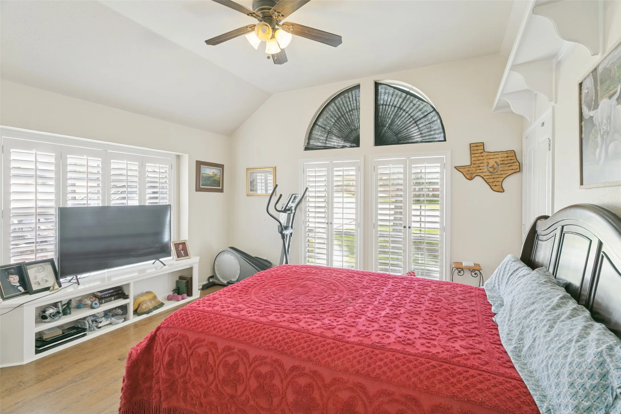 Single Family Residence For Sale in Parker County , 101 Shady Valley Circle, Weatherford, Texas 76086, 4 Bedroom, 2 Bathroom, 2 Garage spaces, 1,918 Sqft, built in 1998, mls#21383519, Real Estate Agent in Weatherford, Homes For Sale in Parker county, Homes For Sale in Weatherford, Realtor in Weatherford Texas, Real Estate Brokerage Independent Realty Texas, Luminita Cordes Realtor