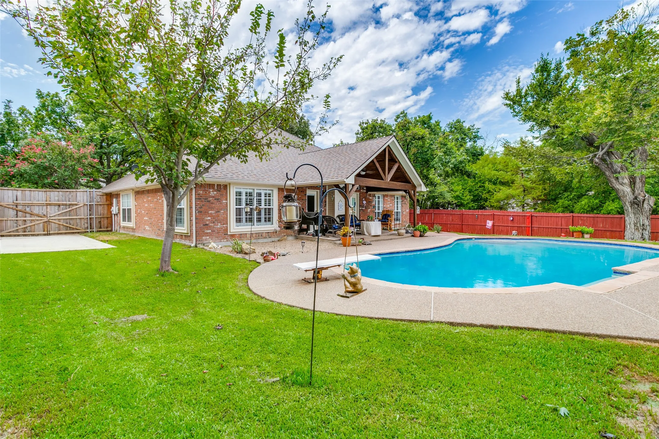 Single Family Residence For Sale in Parker County , 101 Shady Valley Circle, Weatherford, Texas 76086, 4 Bedroom, 2 Bathroom, 2 Garage spaces, 1,918 Sqft, built in 1998, mls#21383519, Real Estate Agent in Weatherford, Homes For Sale in Parker county, Homes For Sale in Weatherford, Realtor in Weatherford Texas, Real Estate Brokerage Independent Realty Texas, Luminita Cordes Realtor