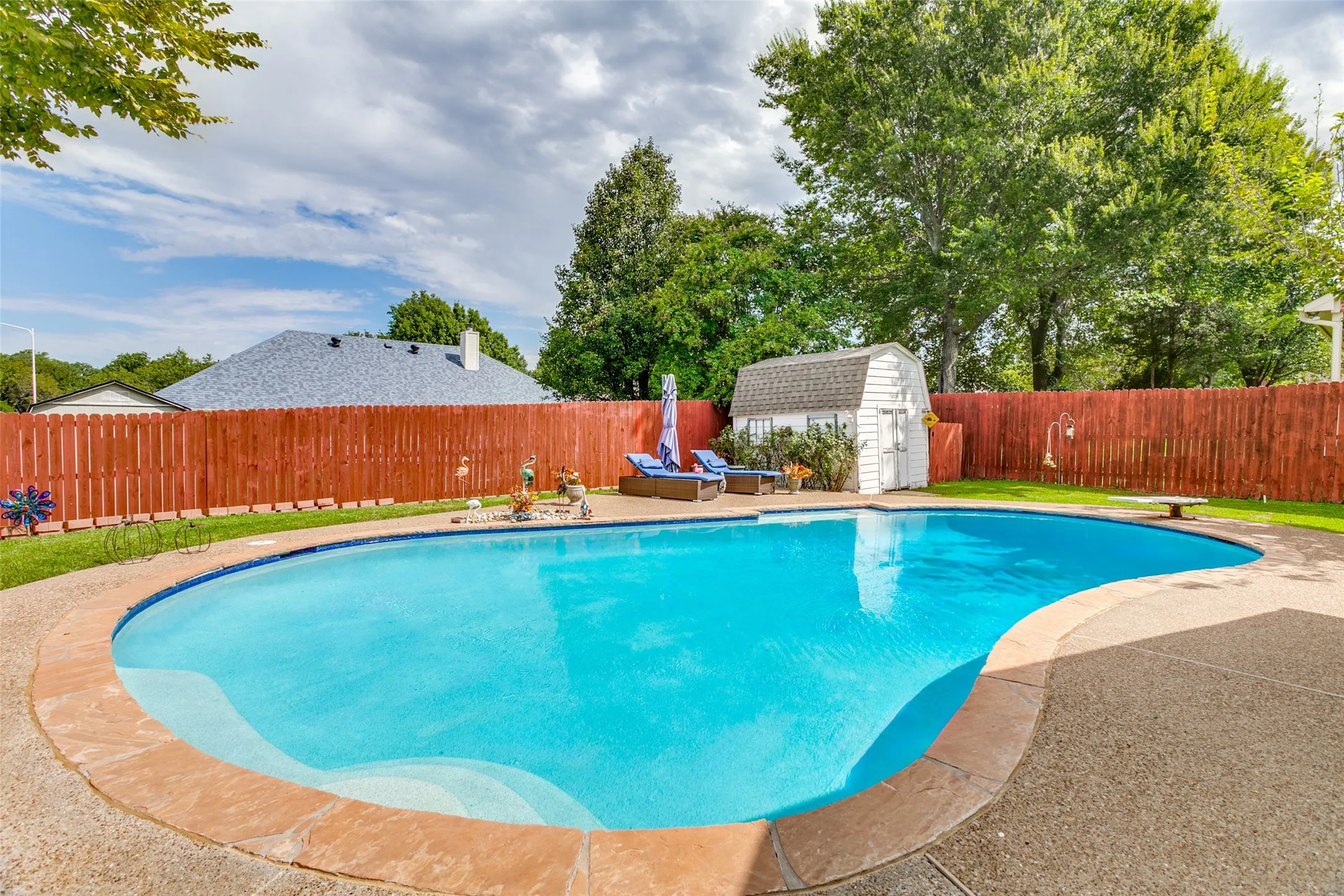 Single Family Residence For Sale in Parker County , 101 Shady Valley Circle, Weatherford, Texas 76086, 4 Bedroom, 2 Bathroom, 2 Garage spaces, 1,918 Sqft, built in 1998, mls#21383519, Real Estate Agent in Weatherford, Homes For Sale in Parker county, Homes For Sale in Weatherford, Realtor in Weatherford Texas, Real Estate Brokerage Independent Realty Texas, Luminita Cordes Realtor
